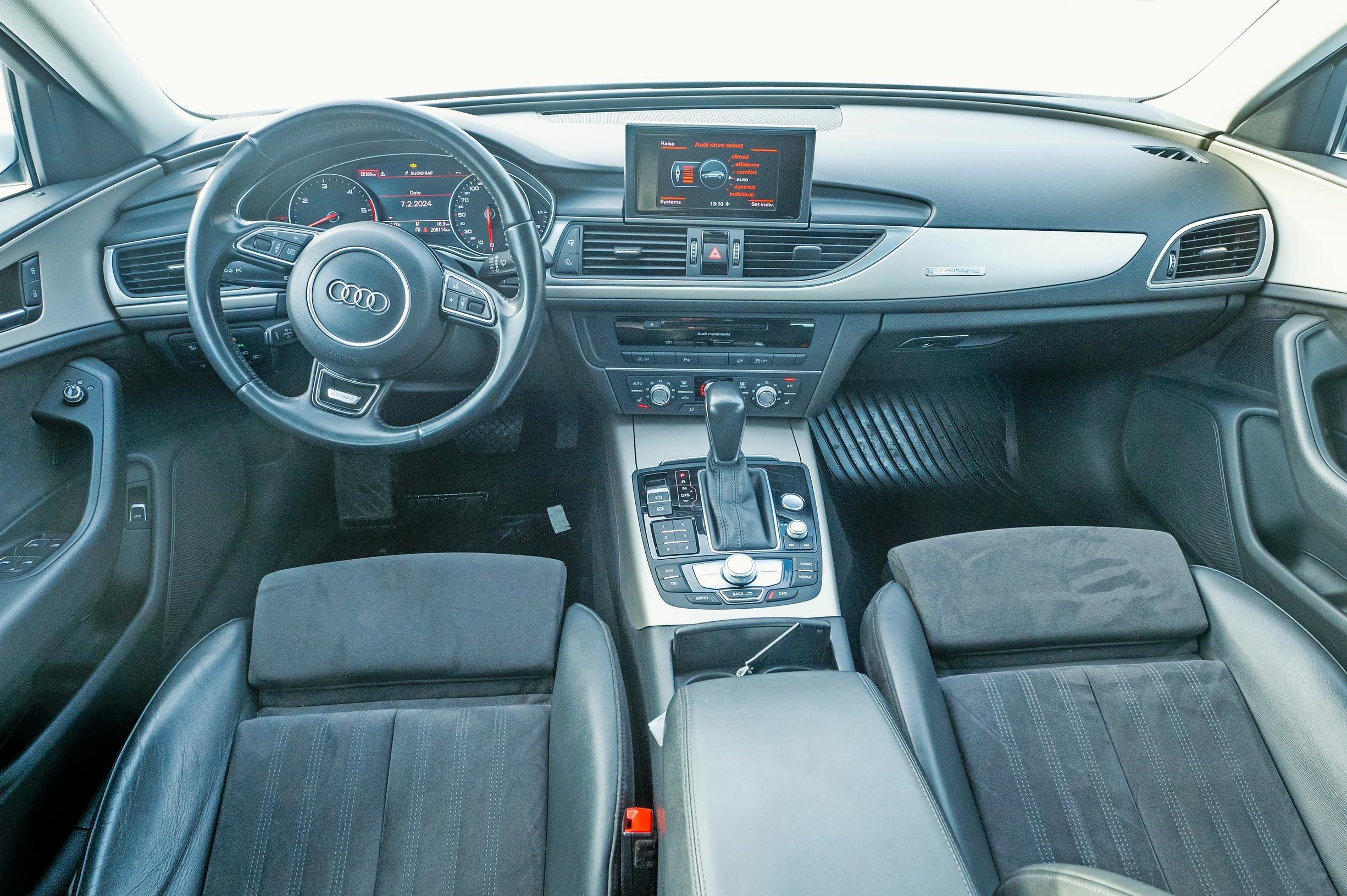 Audi A6 Allroadin kojelauta edustaa tyypillistä Audin muotoilua kymmenen vuoden takaa. Miellyttää silmää edelleen.