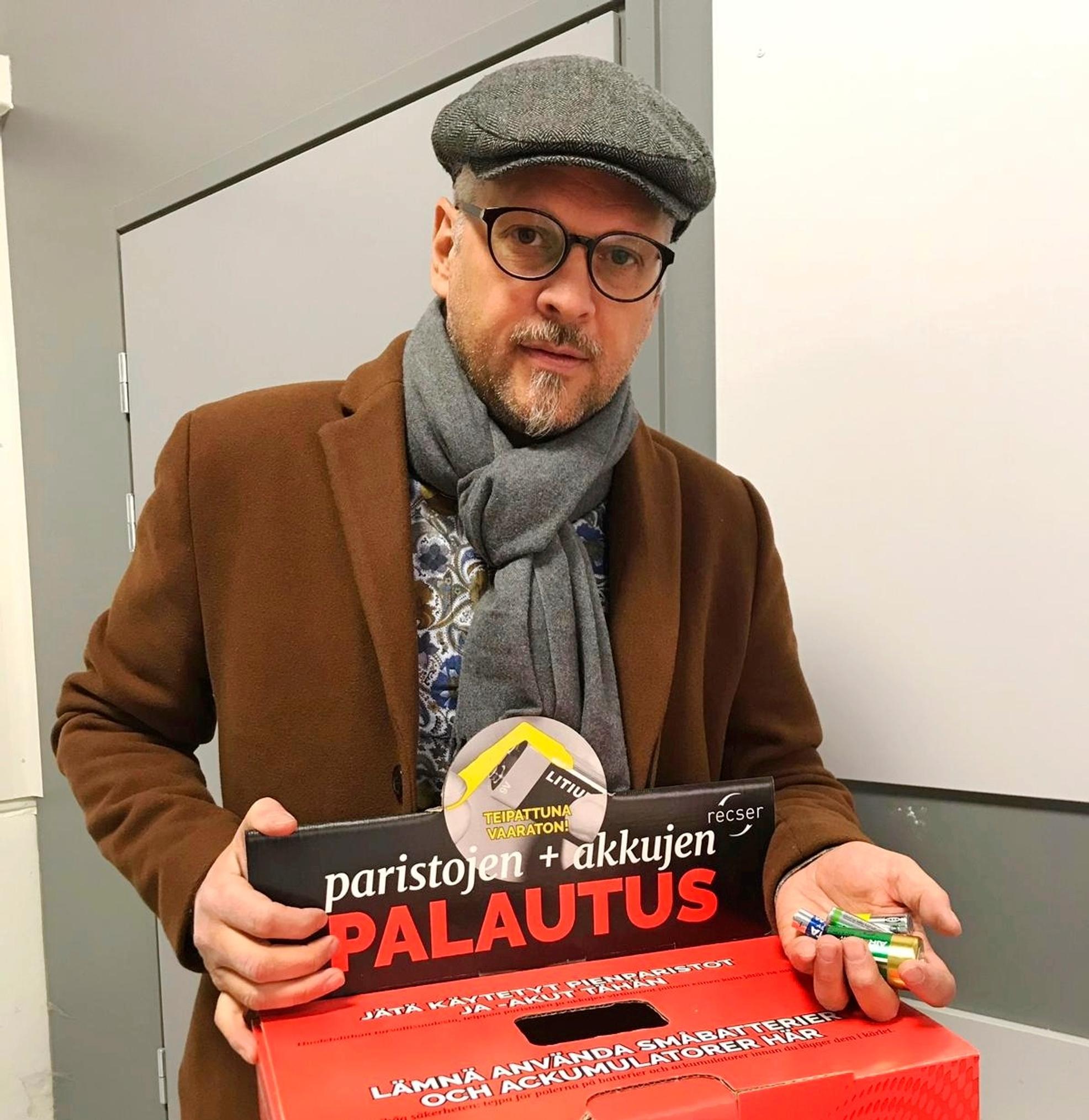 Suomalaisyritys tekee käytetyistä paristoista lannoitetta pelloille