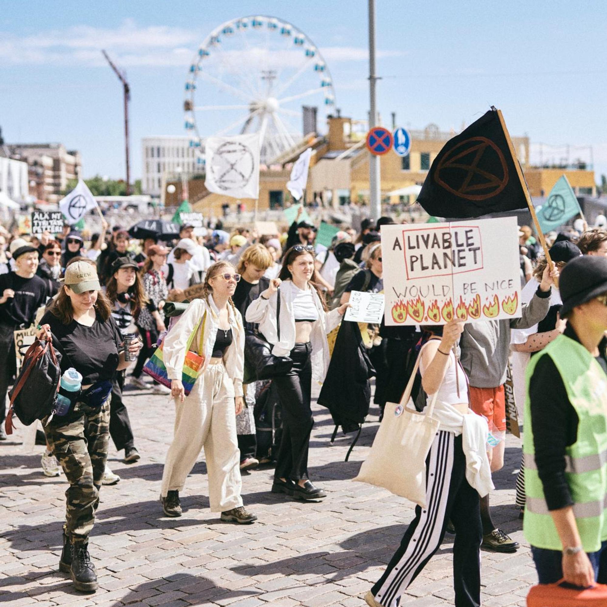 Toimittaja osallistui Elokapinan koulutukseen ja näki tarkasti toimivan koneiston – Mitä tapahtuu nyt, kun poliisin ja lakikoneiston ote aktivisteista kiristyy?