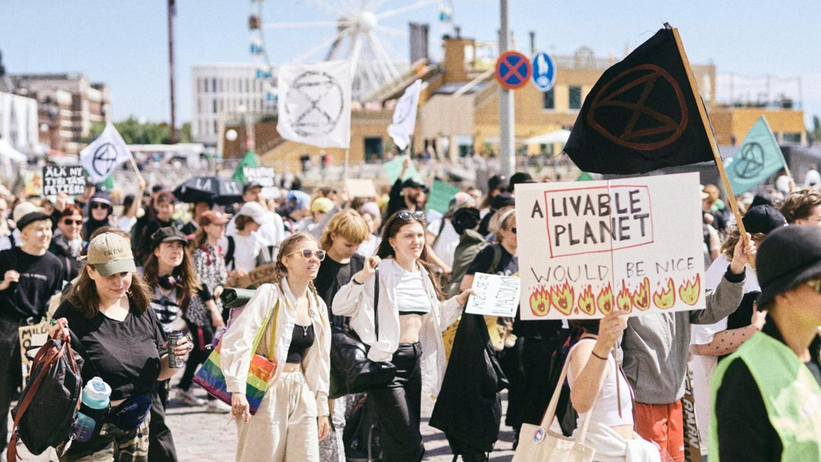 Toimittaja osallistui Elokapinan koulutukseen ja näki tarkasti toimivan koneiston – Mitä tapahtuu nyt, kun poliisin ja lakikoneiston ote aktivisteista kiristyy?