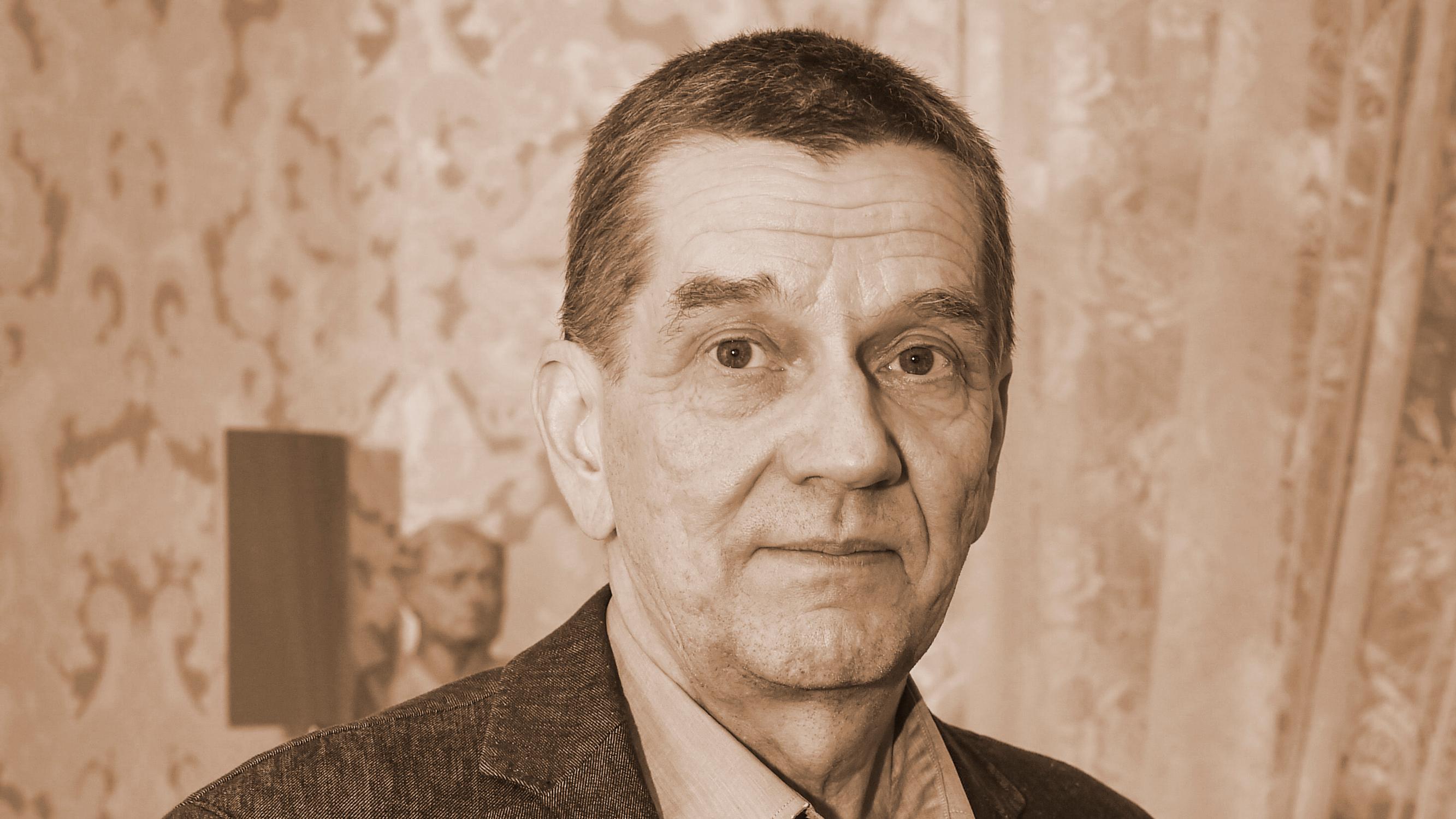 Menestyskirjailija Olli Jalonen: Isän tapaturma pani elämämme uusiksi