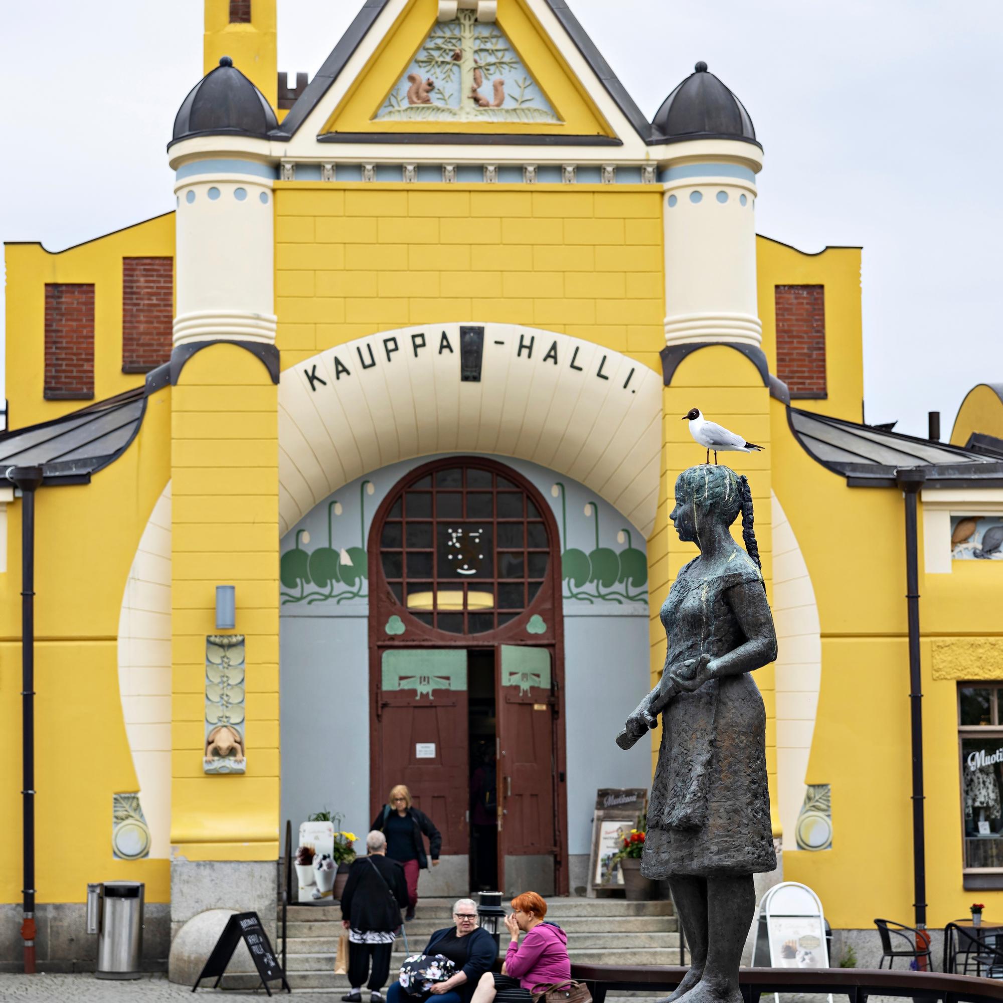 Kuopion kauppahalli  – Komea, aistikas ja kovin keltainen laitos