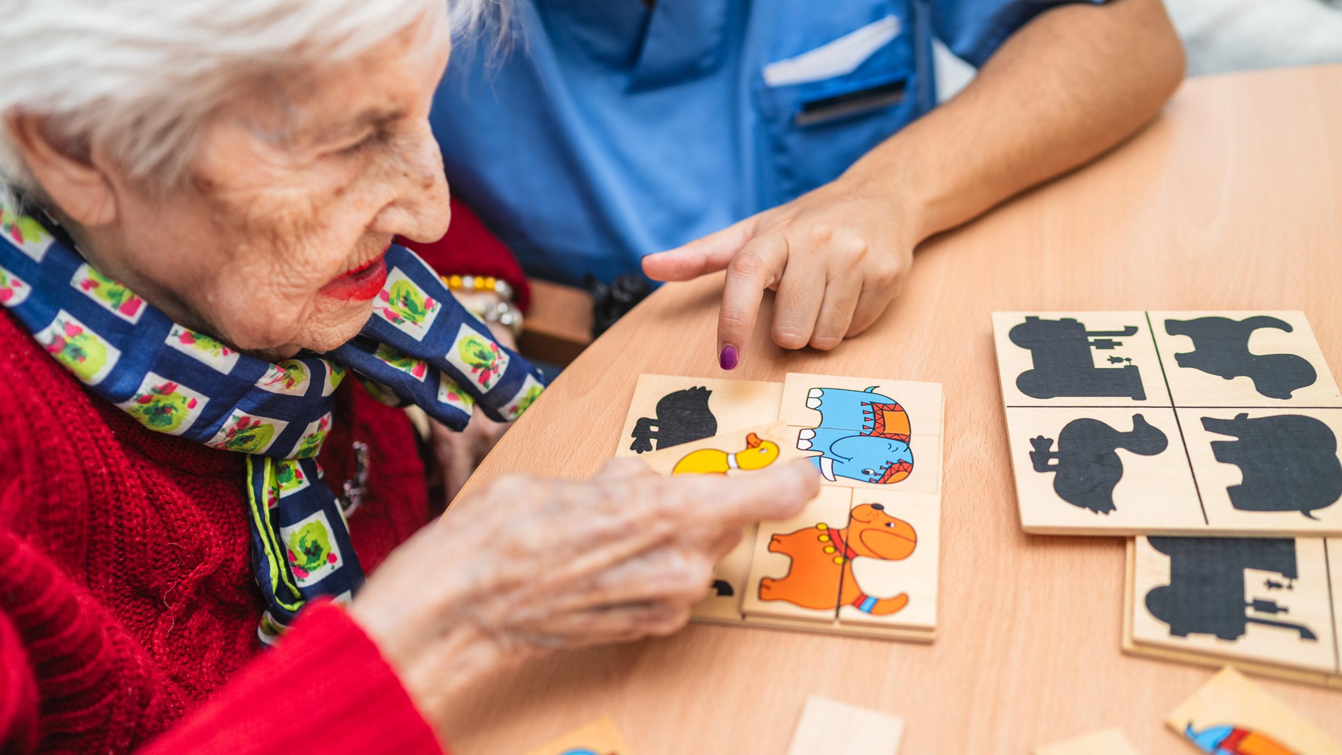 Vähän koulutettujen ja yksin asuvien dementia todetaan myöhemmin kuin muilla – Kakkostyypit diabeetikot hyötyvät proteiinilisästä