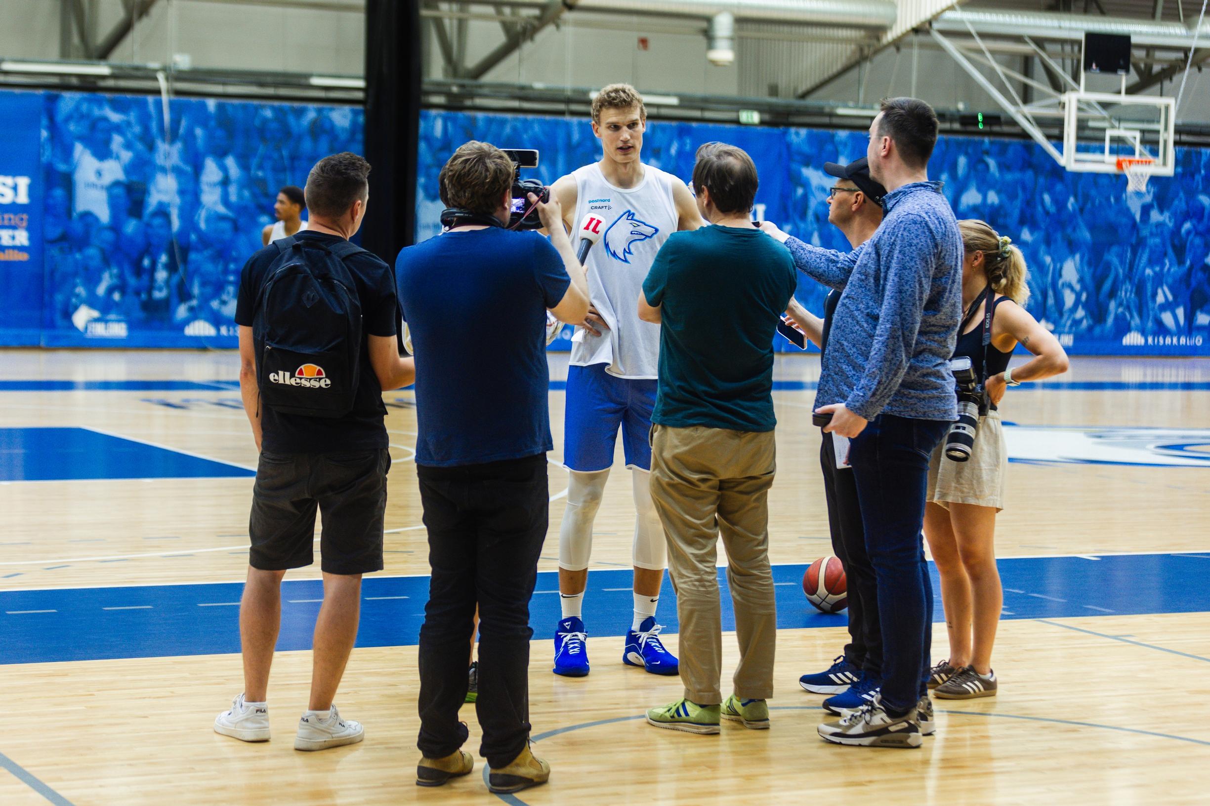 Lauri Markkanen on Susijengin pelaajista se, joka luonnollisesti osaa osakseen eniten mediahuomiota.
