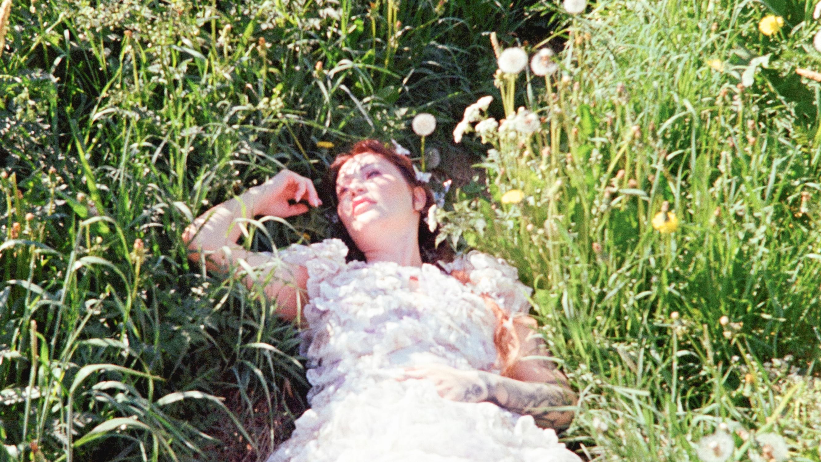 Voiveitsi repussa, pahoinpitely ja vuodet sisäoppilaitoksessa – Luulemme tuntevamme tämän naisen, mutta mitä oikeastaan tiedämme hänestä?