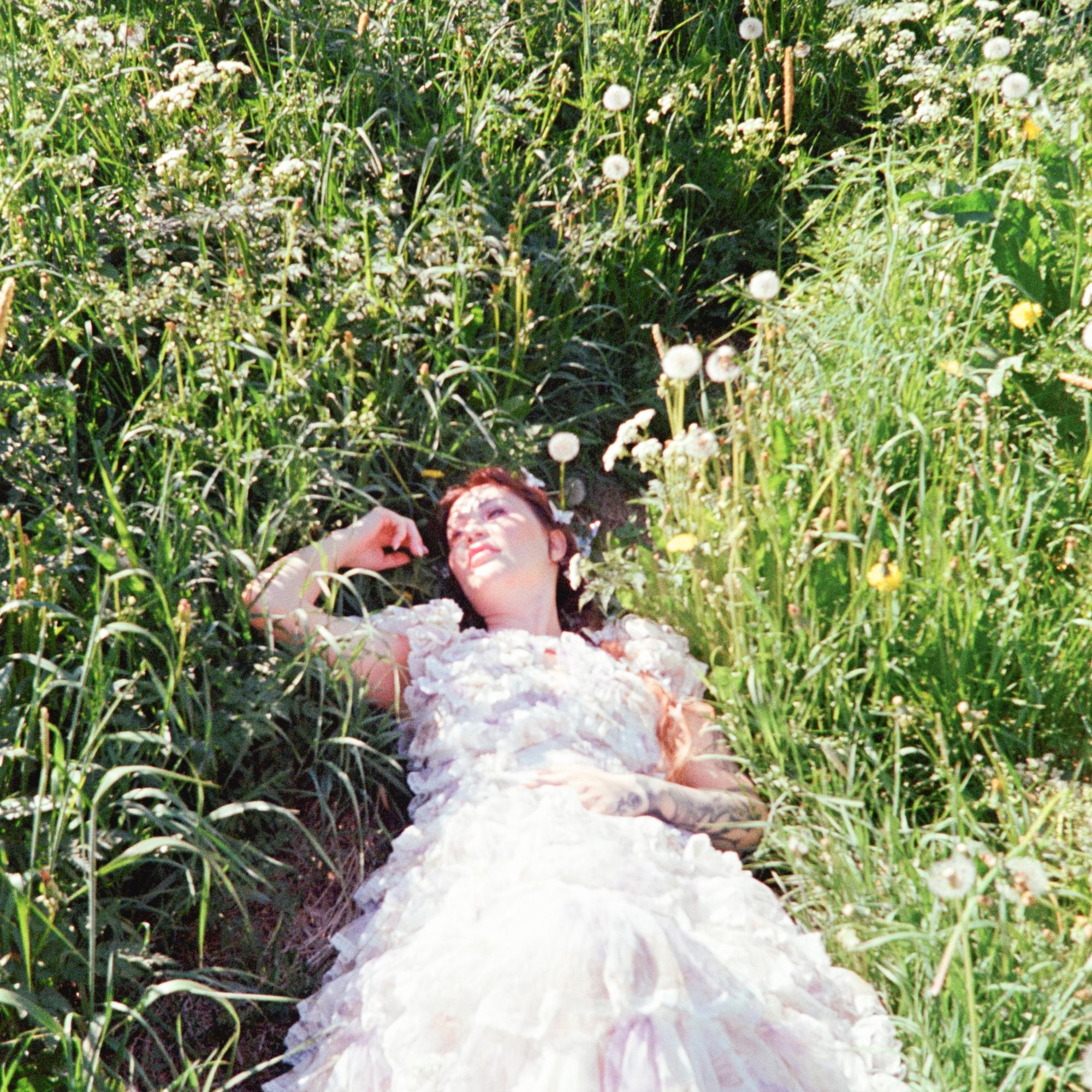 Voiveitsi repussa, pahoinpitely ja vuodet sisäoppilaitoksessa – Luulemme tuntevamme tämän naisen, mutta mitä oikeastaan tiedämme hänestä?