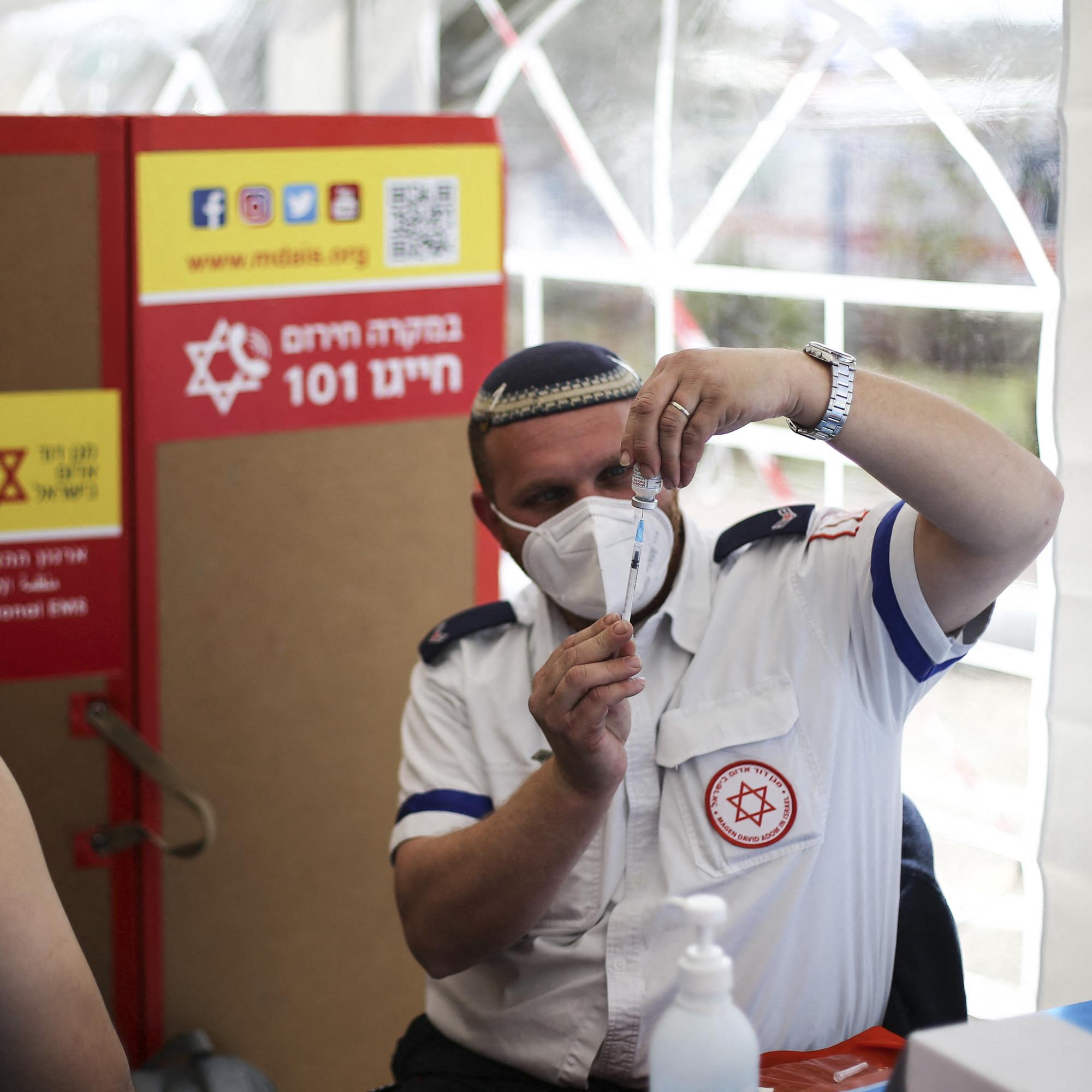 Israel rokottaa kansalaisiaan niin nopeasti, että koranavirusepidemia voi hiipua maassa jo kevään aikana
