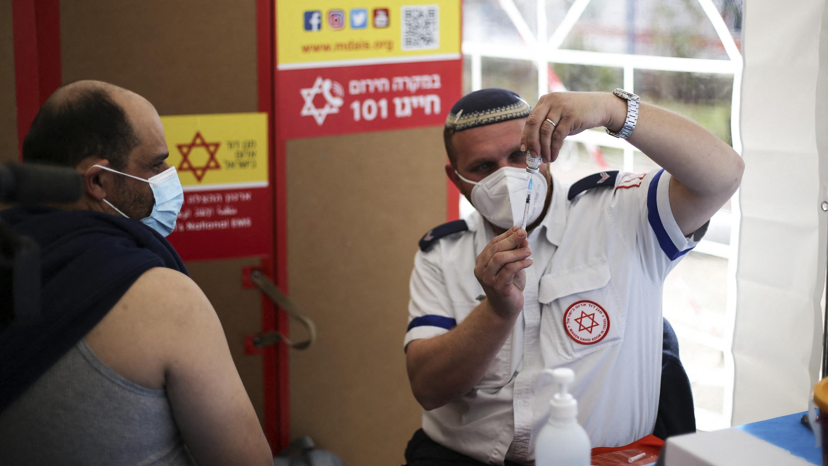 Israel rokottaa kansalaisiaan niin nopeasti, että koranavirusepidemia voi hiipua maassa jo kevään aikana