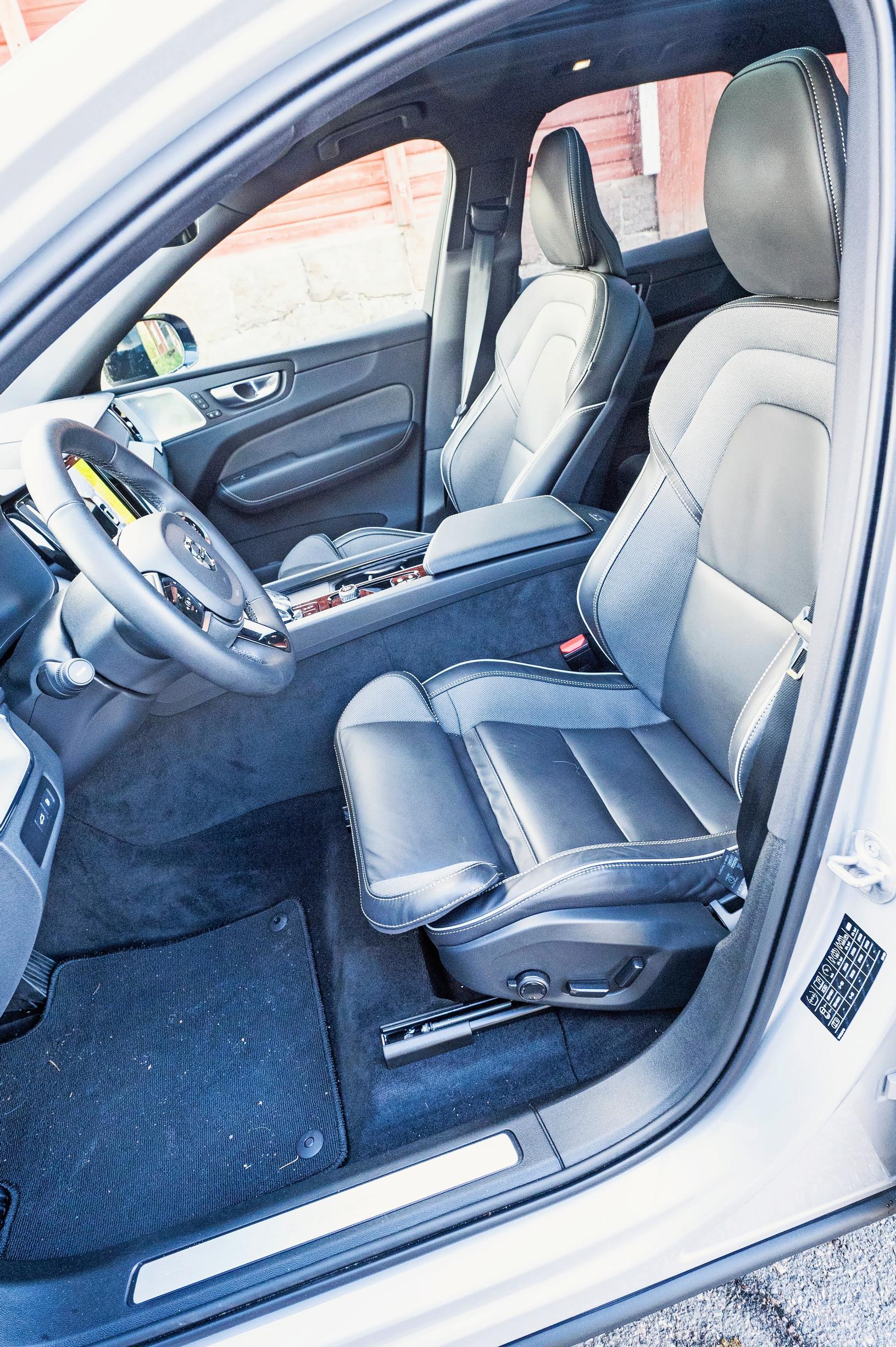 Volvo XC60 T8:n etuistuimet ovat erittäin mukavat.