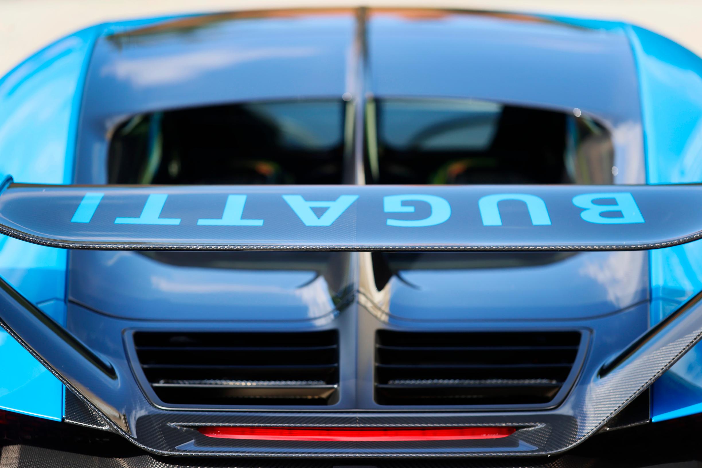 Bugatti Chiron Pur Sportin takasiipi on 1,9 metriä leveä.
