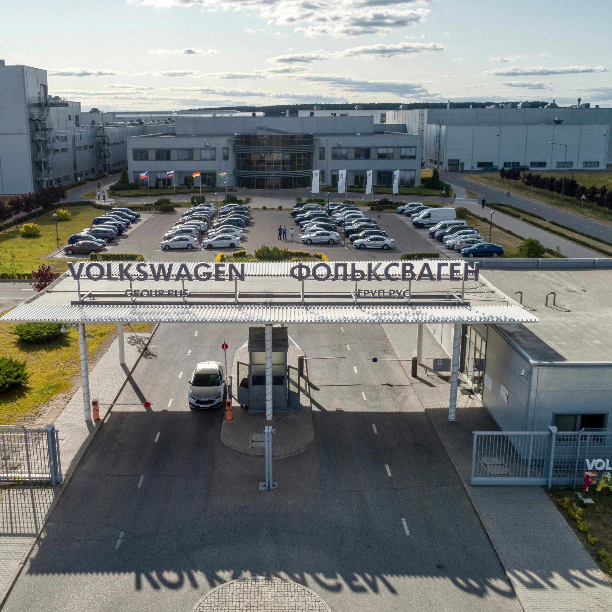 Ukrainan sota runtelee autoalaa kahdesta suunnasta: Valmistus Ukrainassa loppui hyökkäykseen ja Venäjän vienti tyrehtyi pakotteisiin