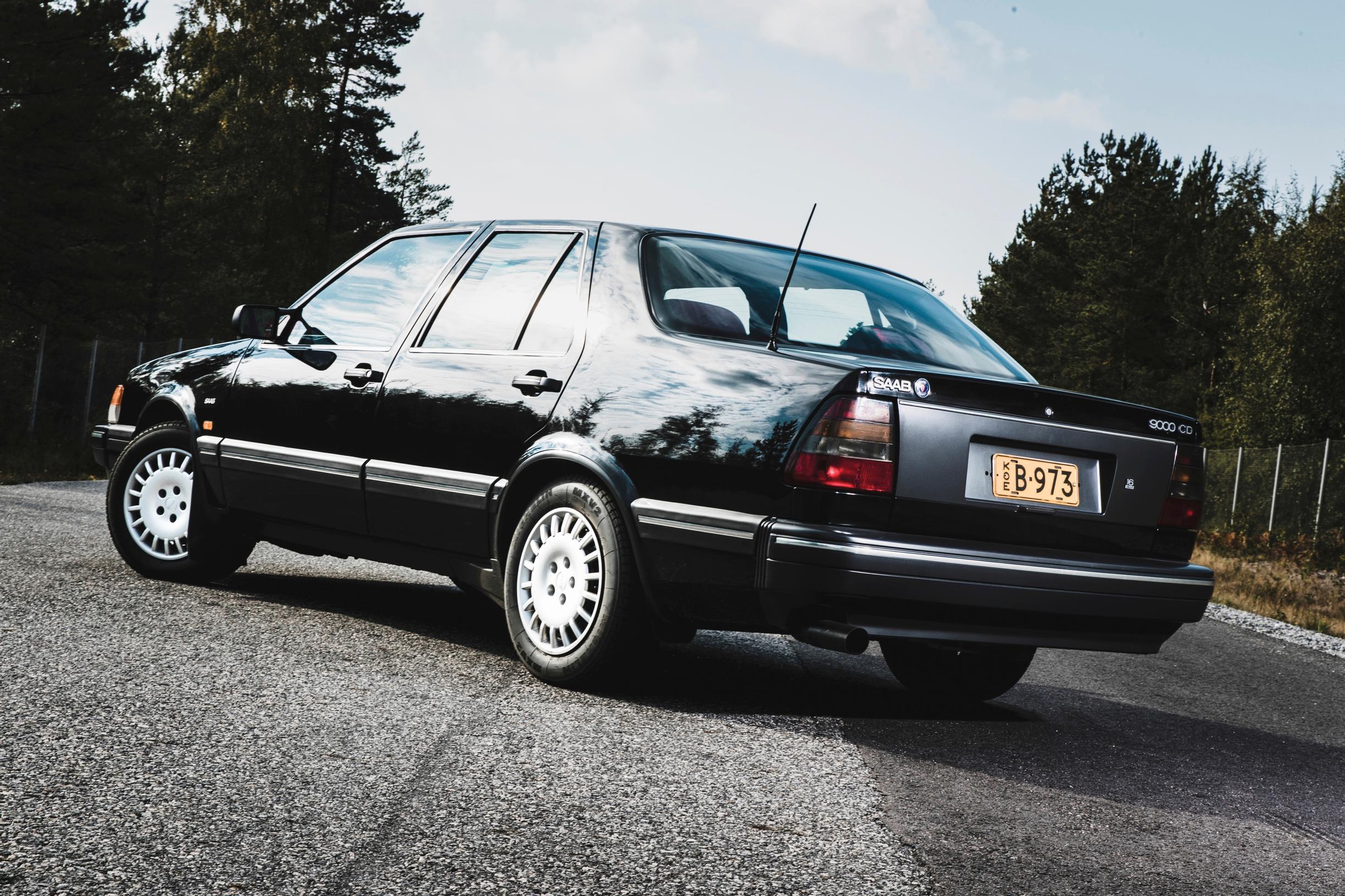 Saab 9000.