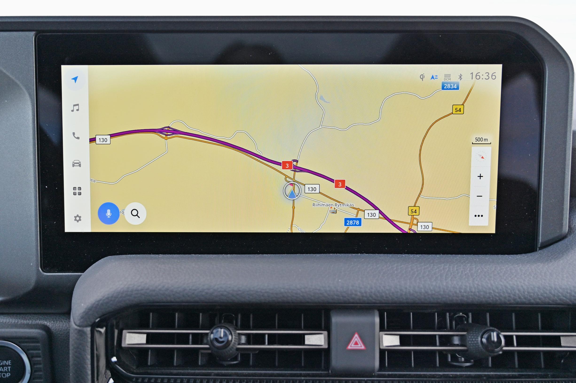 Uuden Toyota Land Cruiserin kiintolevy-navigointi Euroopan kartoin sisältyy aina hintaan, pois lukien alkuvaiheen Entry-varustetaso.