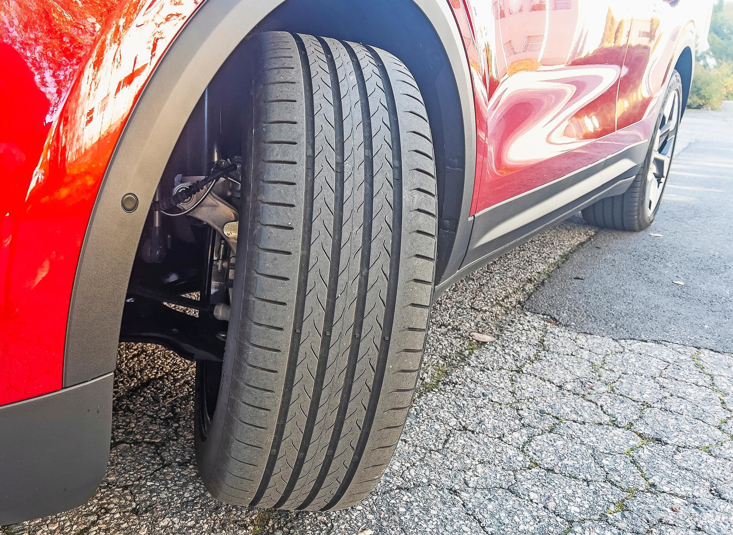 Ford Explorer on ketterä auto, koska ohjaavat pyörät kääntyvät todella jyrkkään kulmaan.