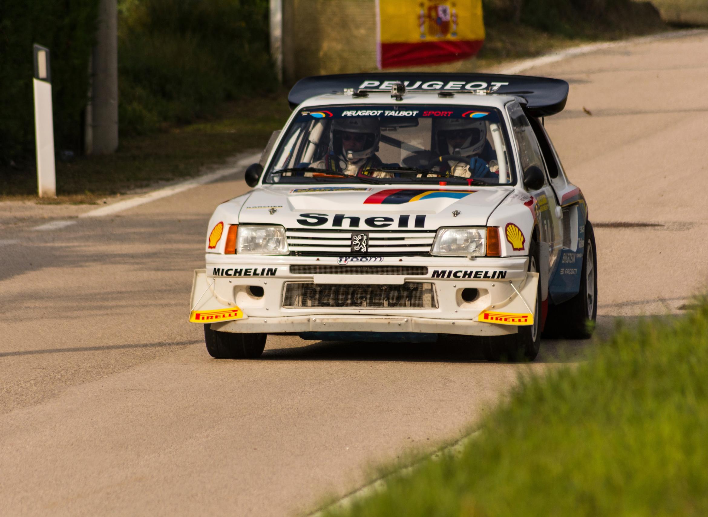Peugeot 205 -mallin T16 on kuuluisa rallin B-ryhmän kilpuri. Vatasen, Salosen ja Kankkusen työkalu.