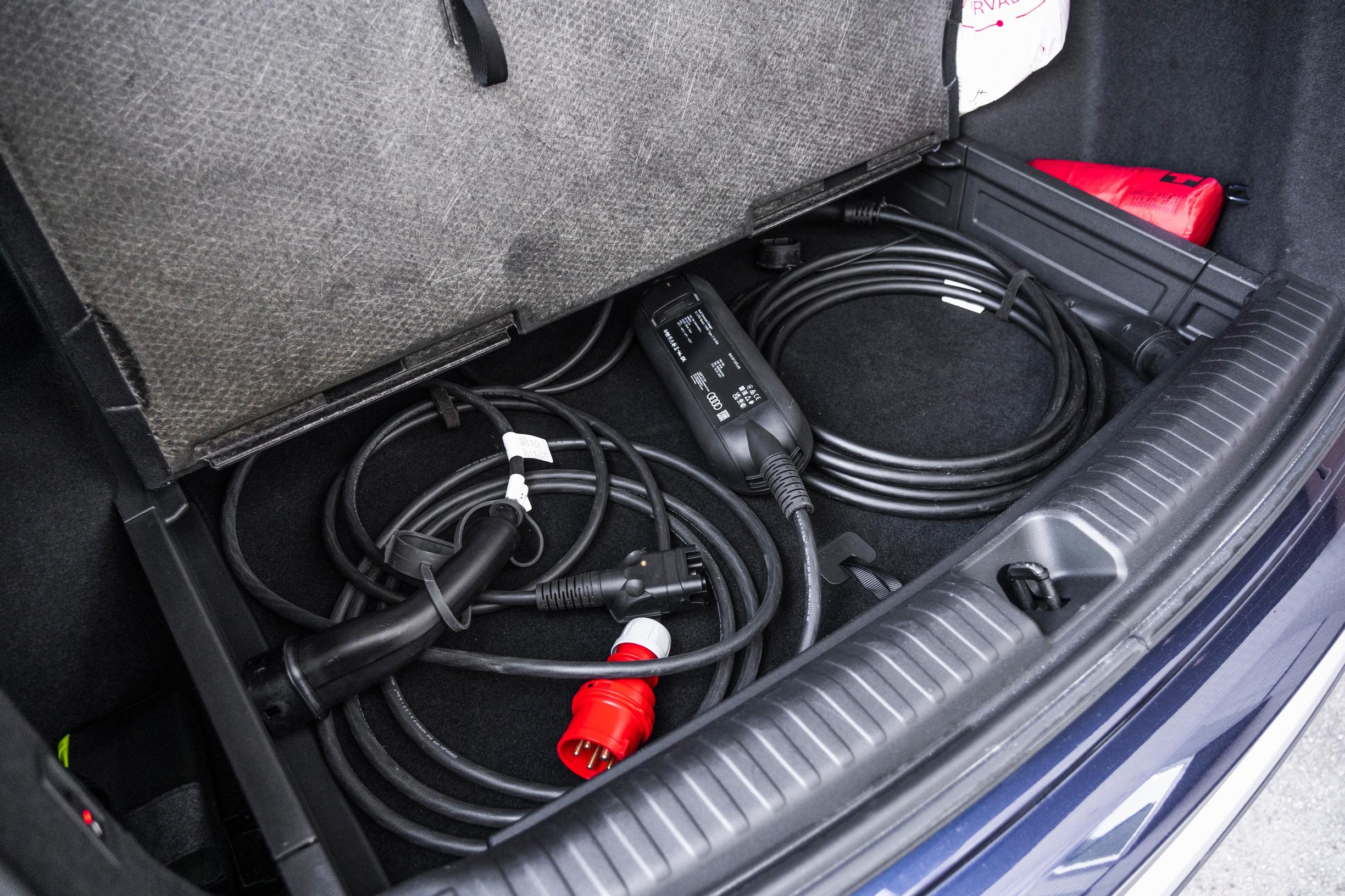 Audi q4 e-tron Sportback Edition 40 takakontti