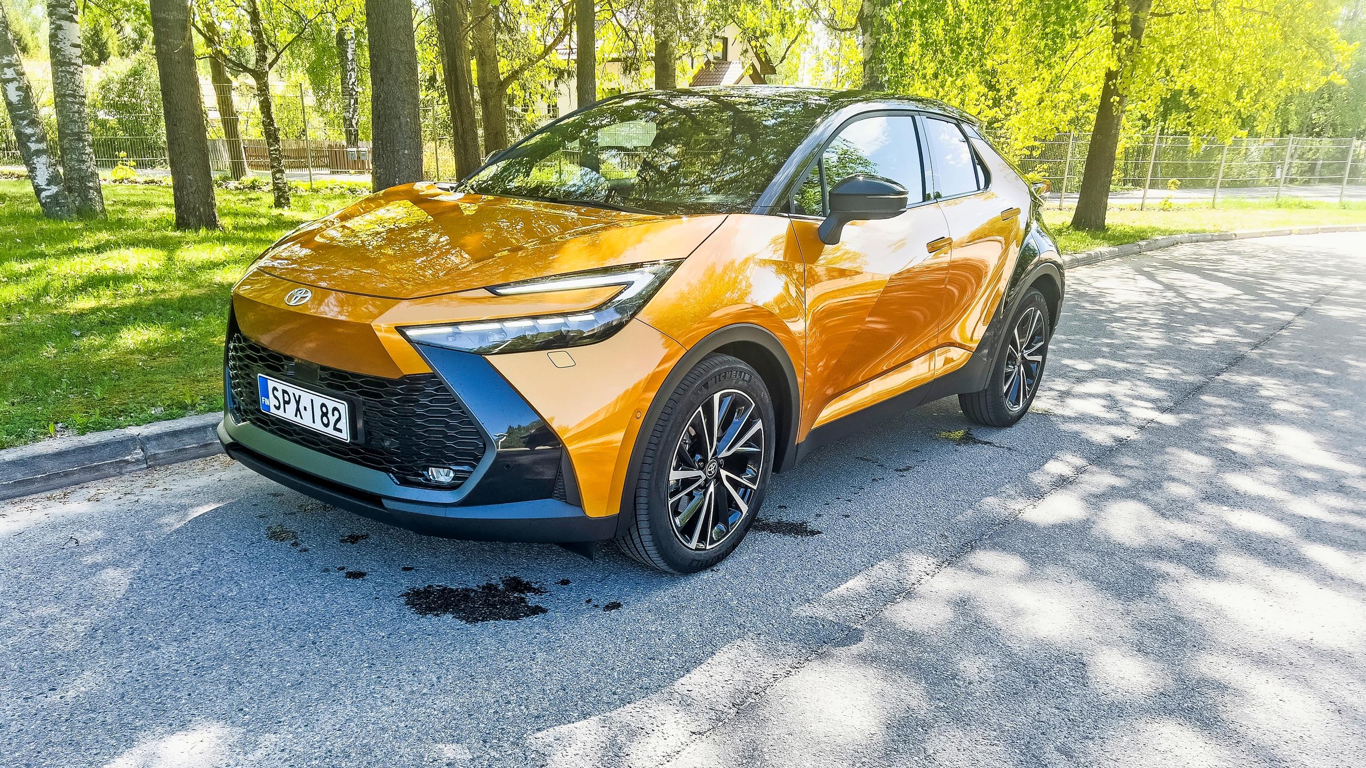 Mangatyyliä kunnioittava Toyota C-HR kasvoi rumasta ankanpoikasesta kauniiksi joutseneksi