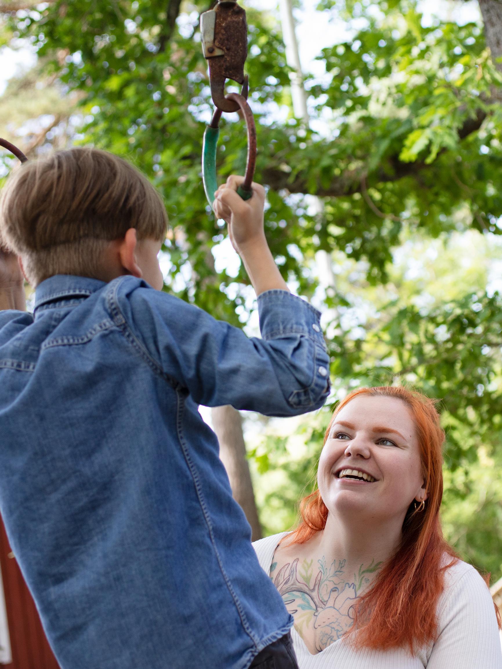 Aktiivisesta Tommista tuli kuin pyhäkoululainen, sitten alkoivat sivuvaikutukset – Lääkitäänkö ADHD-diagnoosin saaneet lapset kilteiksi?