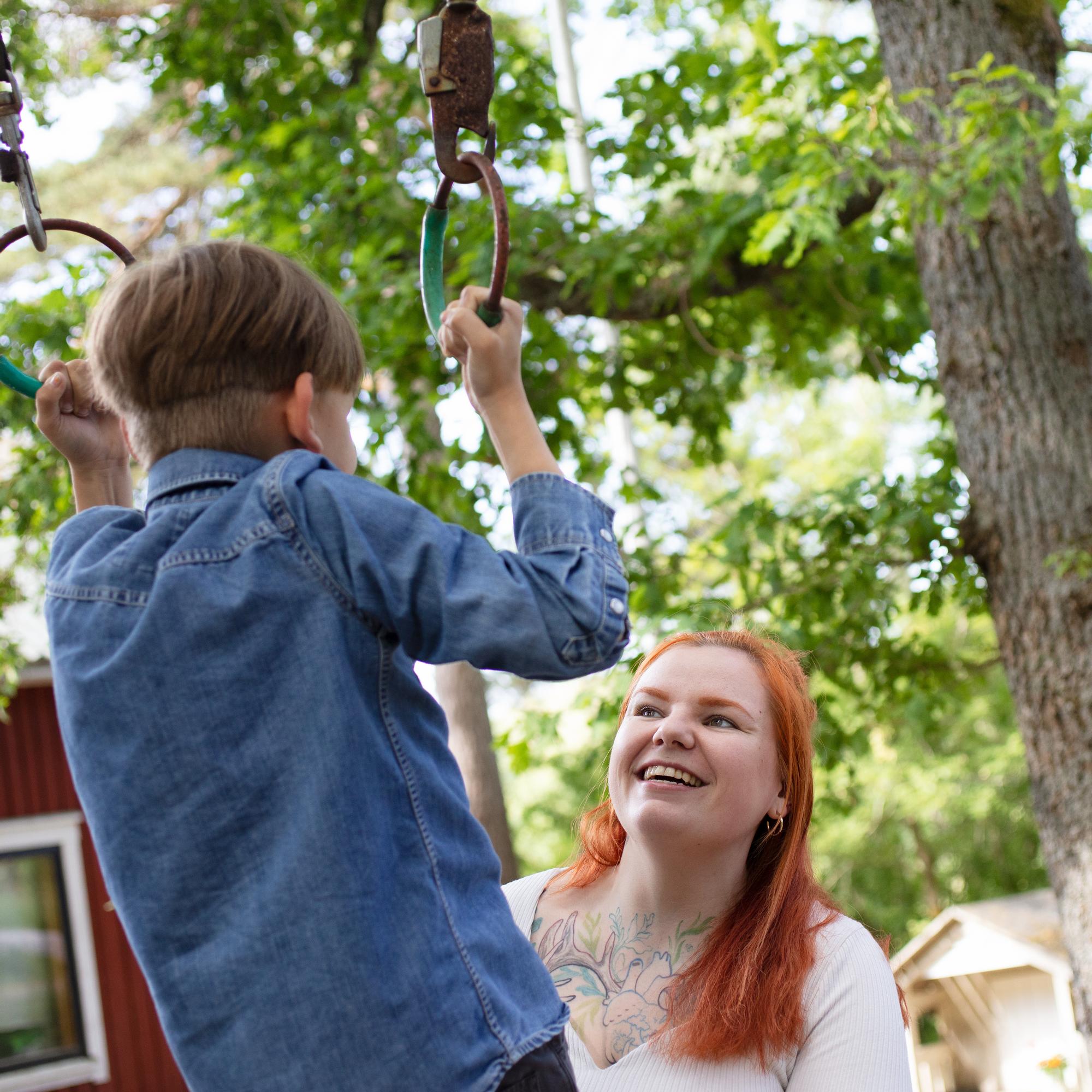 Aktiivisesta Tommista tuli kuin pyhäkoululainen, sitten alkoivat sivuvaikutukset – Lääkitäänkö ADHD-diagnoosin saaneet lapset kilteiksi?