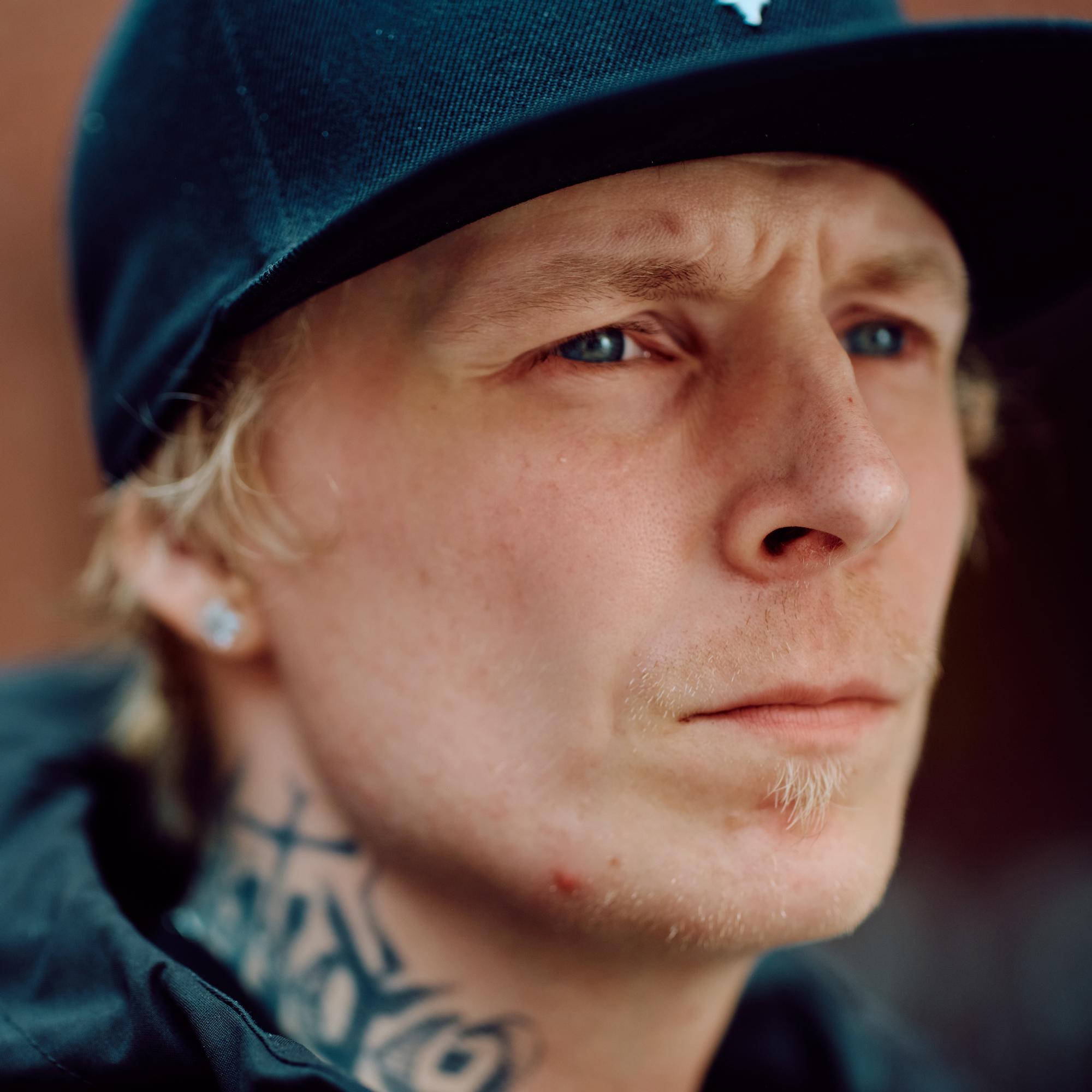 Patrik Lindblom aloitti huumeiden piikittämisen ja ryöstelyn jo teini-ikäisenä – ADHD-diagnoosi auttoi kääntämään elämän suunnan