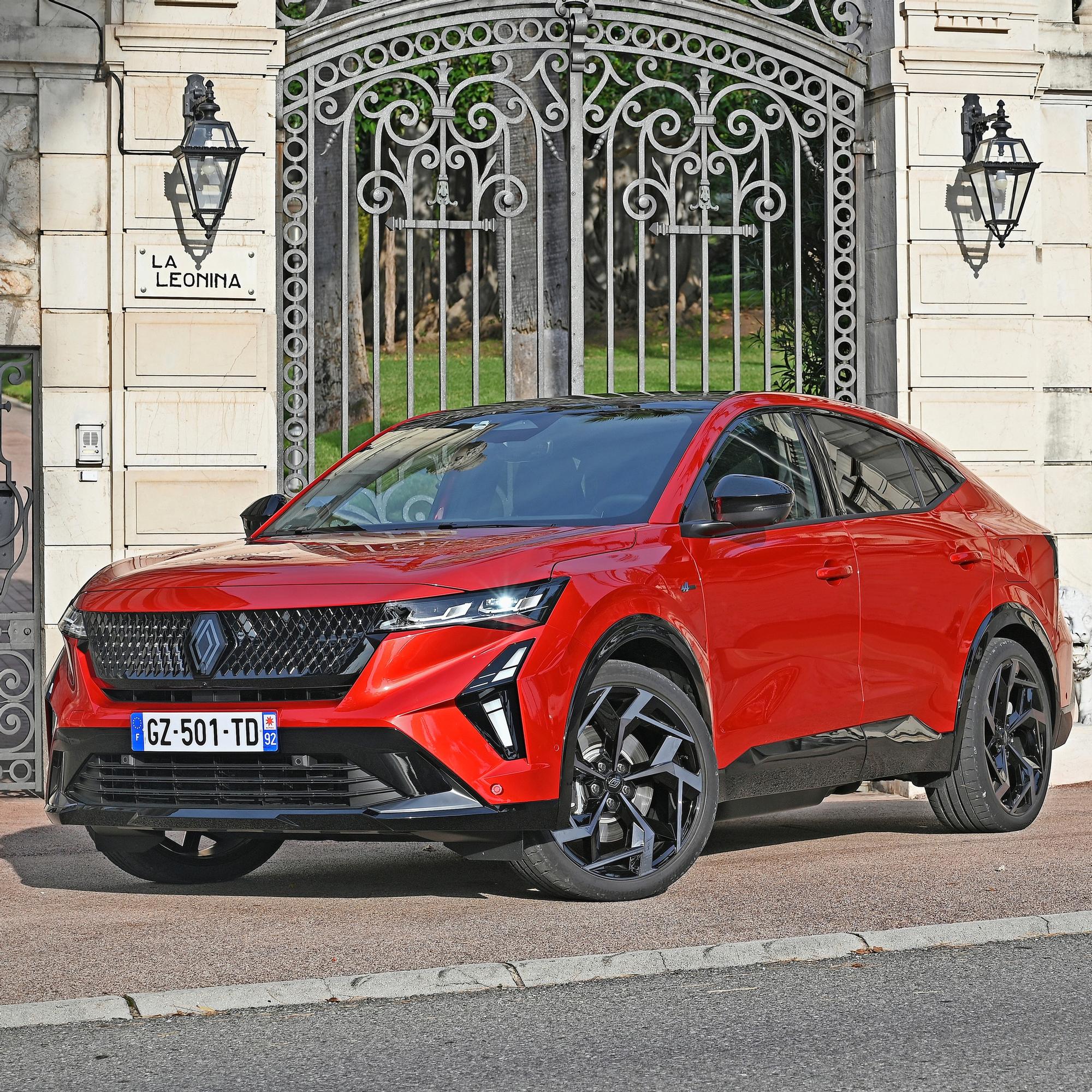 Uusi Renault Rafale E-Tech 4x4 haastaa BMW:n ja Volvon – 300 hevosvoiman hybridi iskee tyylillä ja kulkee 94 kilometriä sähköllä 