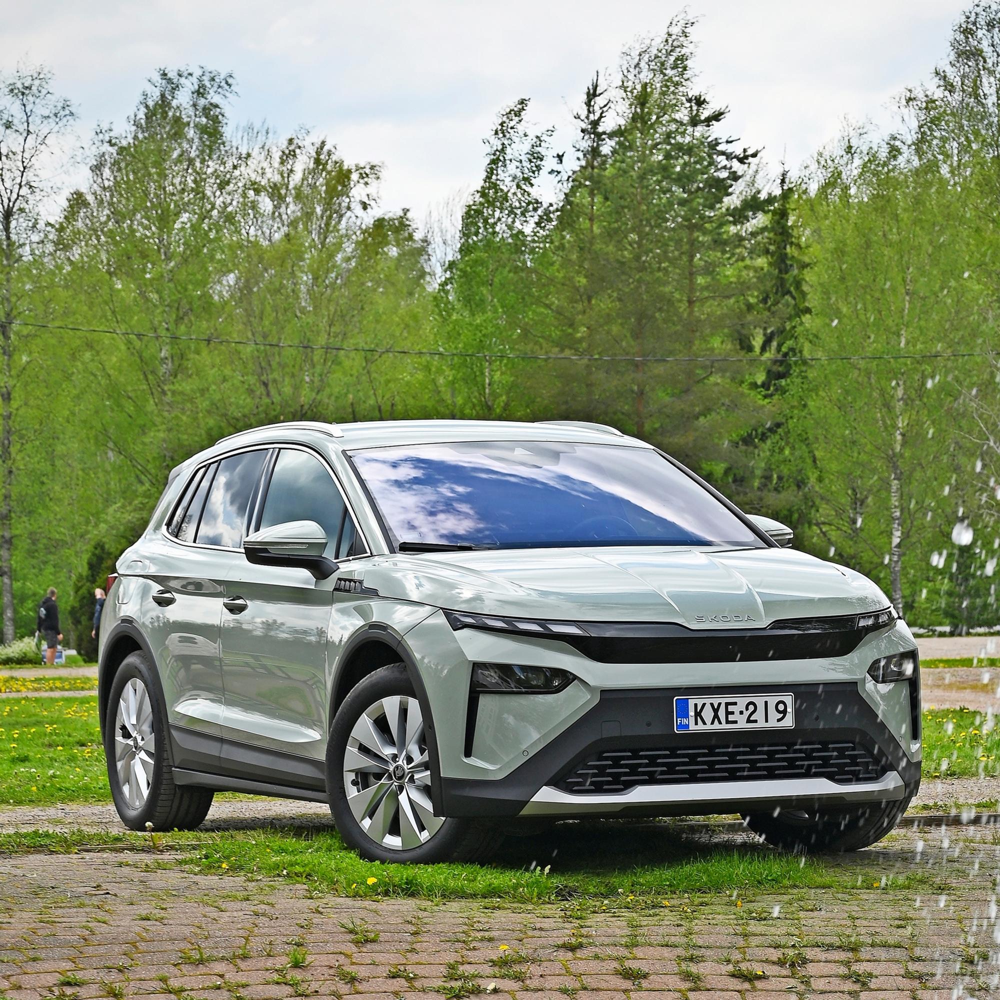 Škoda Elroq 85 Style on tilava ja mukava perheauto, mutta lisävarusteista tulee suolainen lisä edulliselta vaikuttavan lähtöhinnan päälle – Katso video