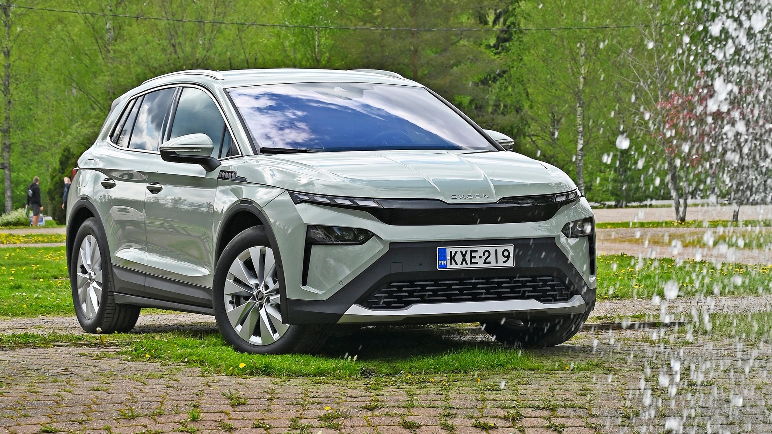 Škoda Elroq 85 Style on tilava ja mukava perheauto, mutta lisävarusteista tulee suolainen lisä edulliselta vaikuttavan lähtöhinnan päälle – Katso video