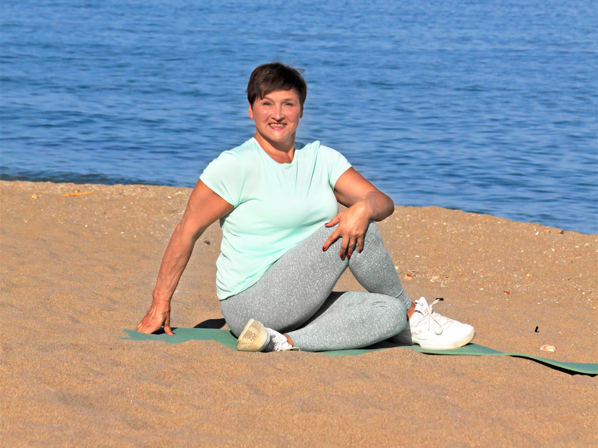 Stressi saa vatsan temppuilemaan – Rauhallinen liikunta hellii suolistoa ja helpottaa oireita – Kokeile näitä liikkeitä