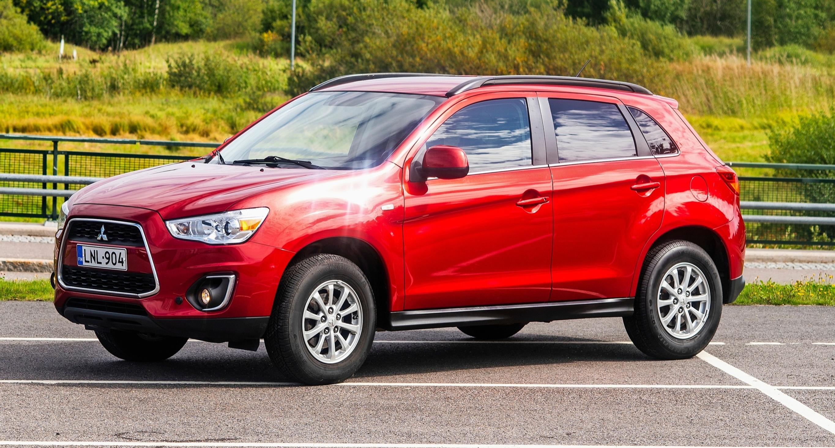 Käytetty Mitsubishi ASX vuosimallia 2016 on kaikin puolin siisti. 