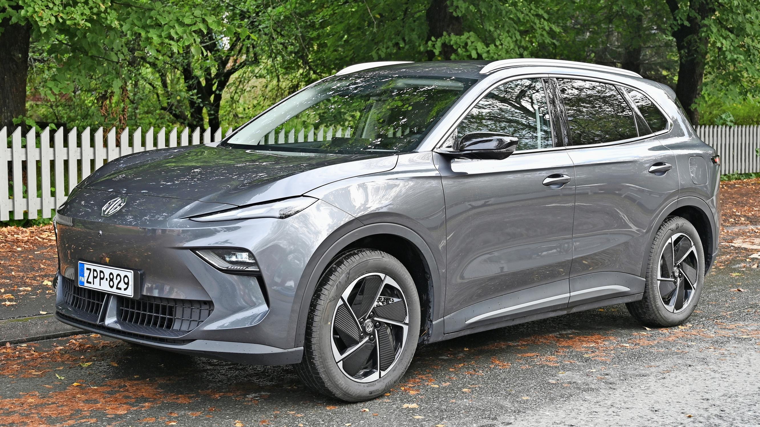 MG S5 EV on teknisesti pirteä sähköauto, jonka muotoilu ei vakuuta – hienostunut ajettavuus ei pelasta tylsää ulkoasua