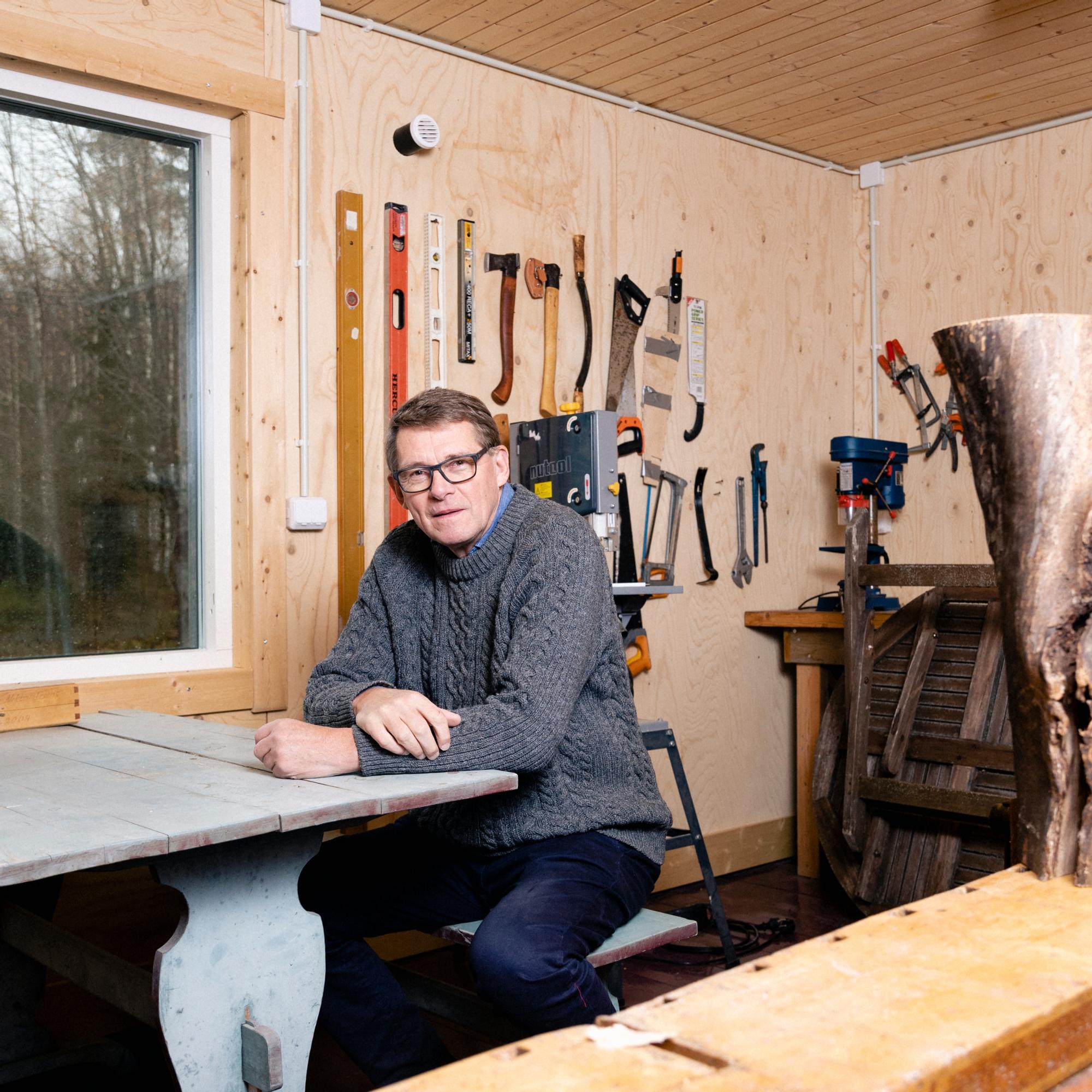 Matti Vanhanen: "Tämä on kolmas talo, jonka olen itse rakentanut" – Tältä näyttää verstas, jossa tehdään seuraavaksi saunan lauteita