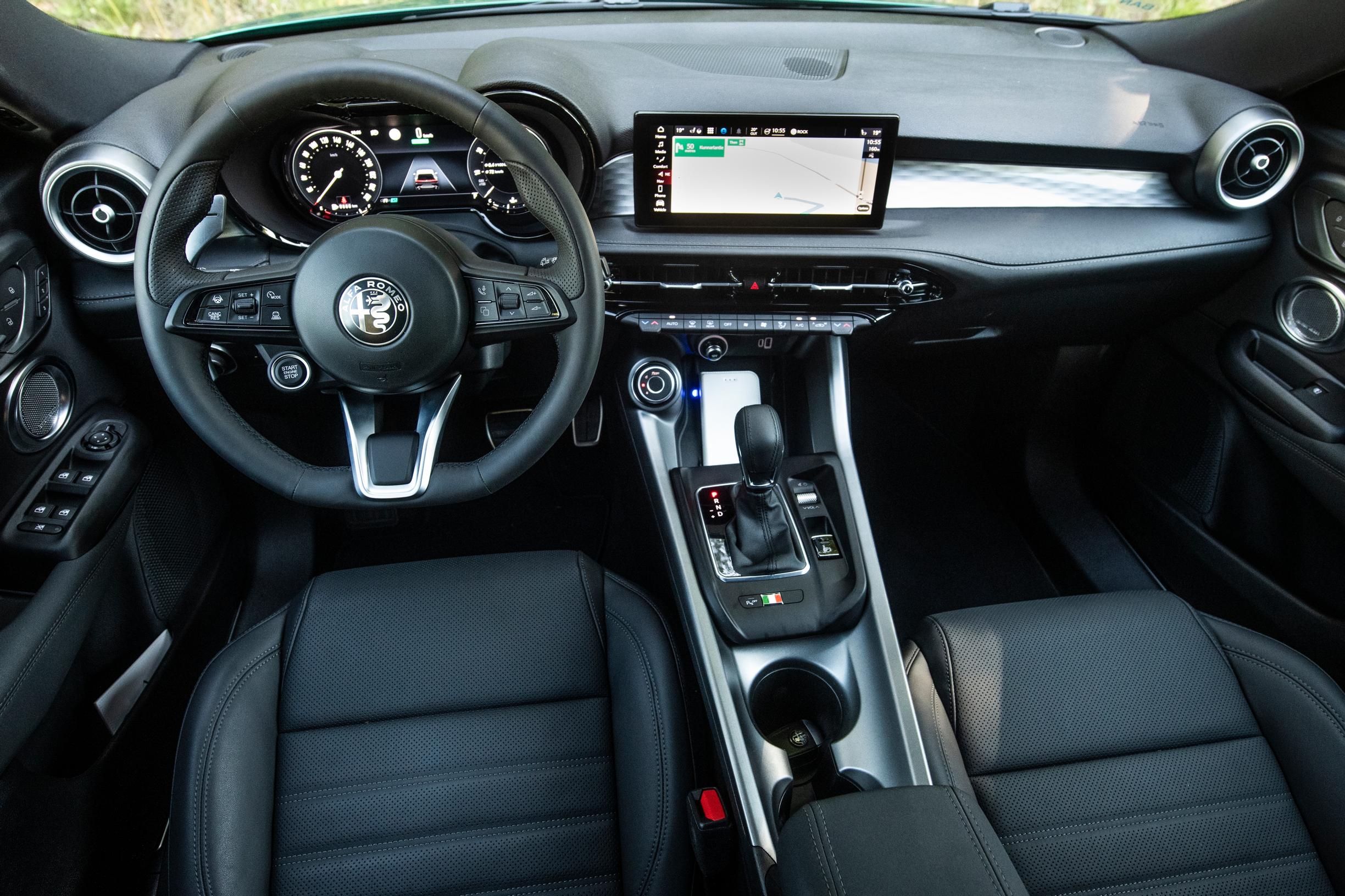 Alfa Romeo Tonale 1.5 MHEV 160 hv 7DCT Edizione Speciale ohjaamo