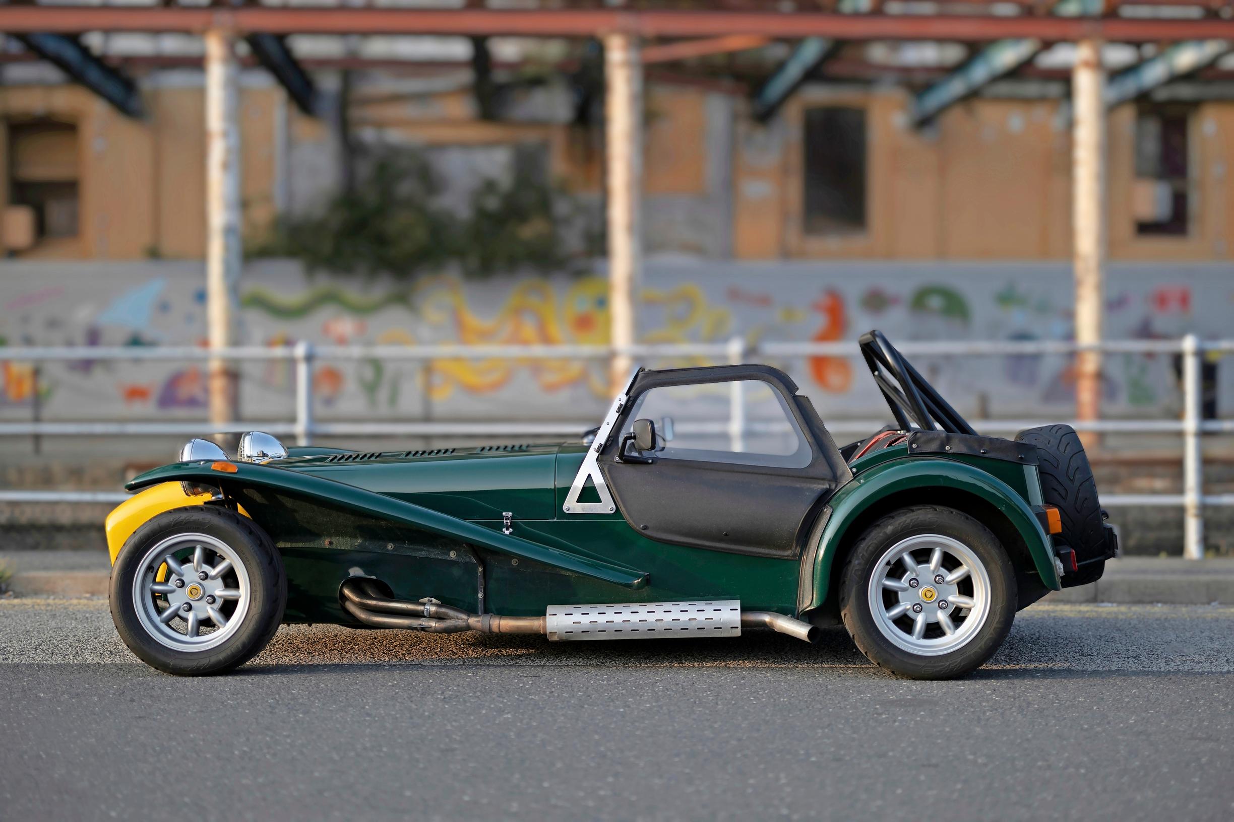 Caterham Super Seven – Tämä piskuinen sportti oli alkujaan Lotus, mutta Caterham jatkoi samalla kaavalla. Kulkee kuin nuoli ja pitää todella pahaa ääntä.