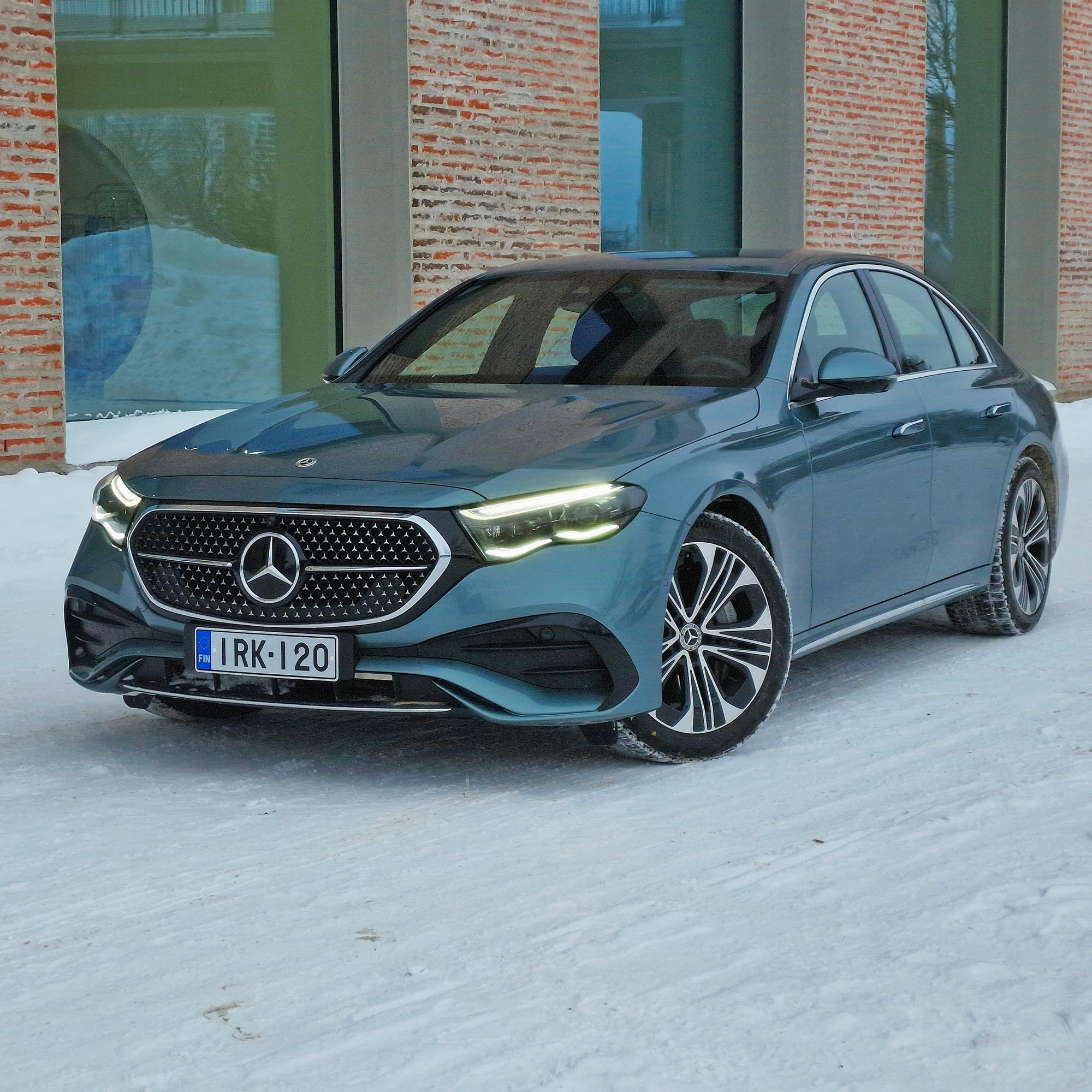 Mercedes-Benz 300e 4Matic – Nyt on uutta lattiasta kattoon – Uusi E-Mersu on monella tapaa edeltäjiään parempi