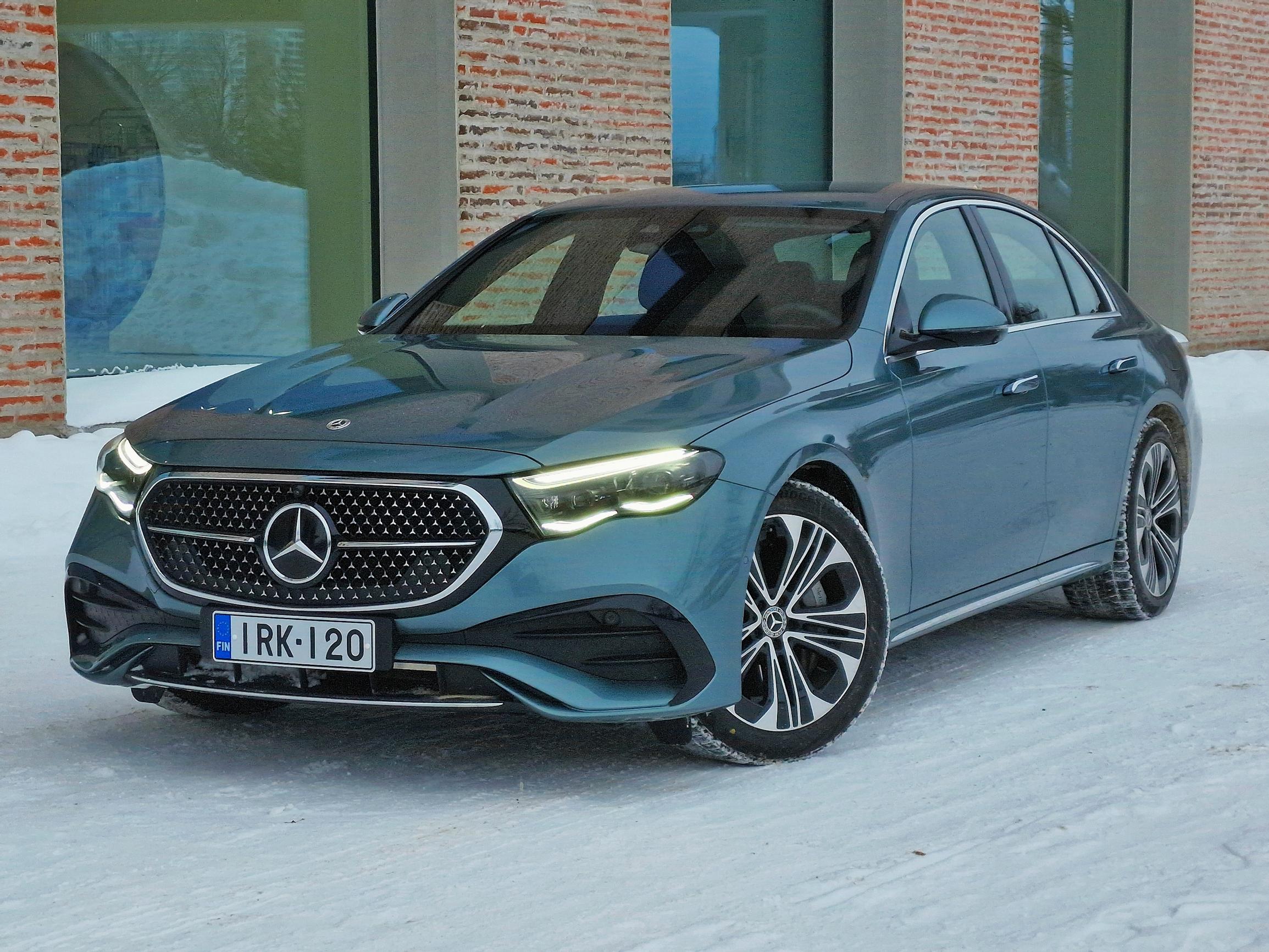 Mercedes-Benz 300e 4Matic – Nyt on uutta lattiasta kattoon – Uusi E-Mersu on monella tapaa edeltäjiään parempi