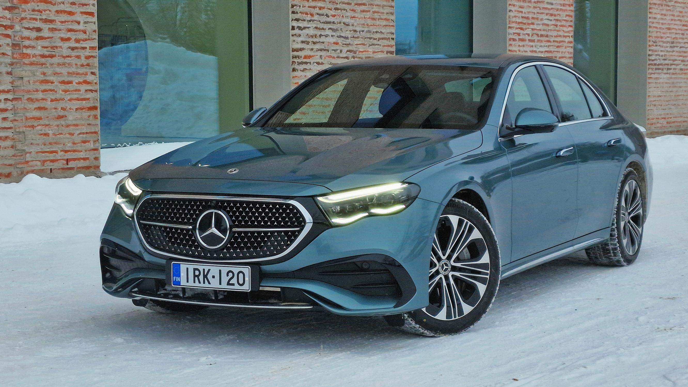 Mercedes-Benz 300e 4Matic – Nyt on uutta lattiasta kattoon – Uusi E-Mersu on monella tapaa edeltäjiään parempi