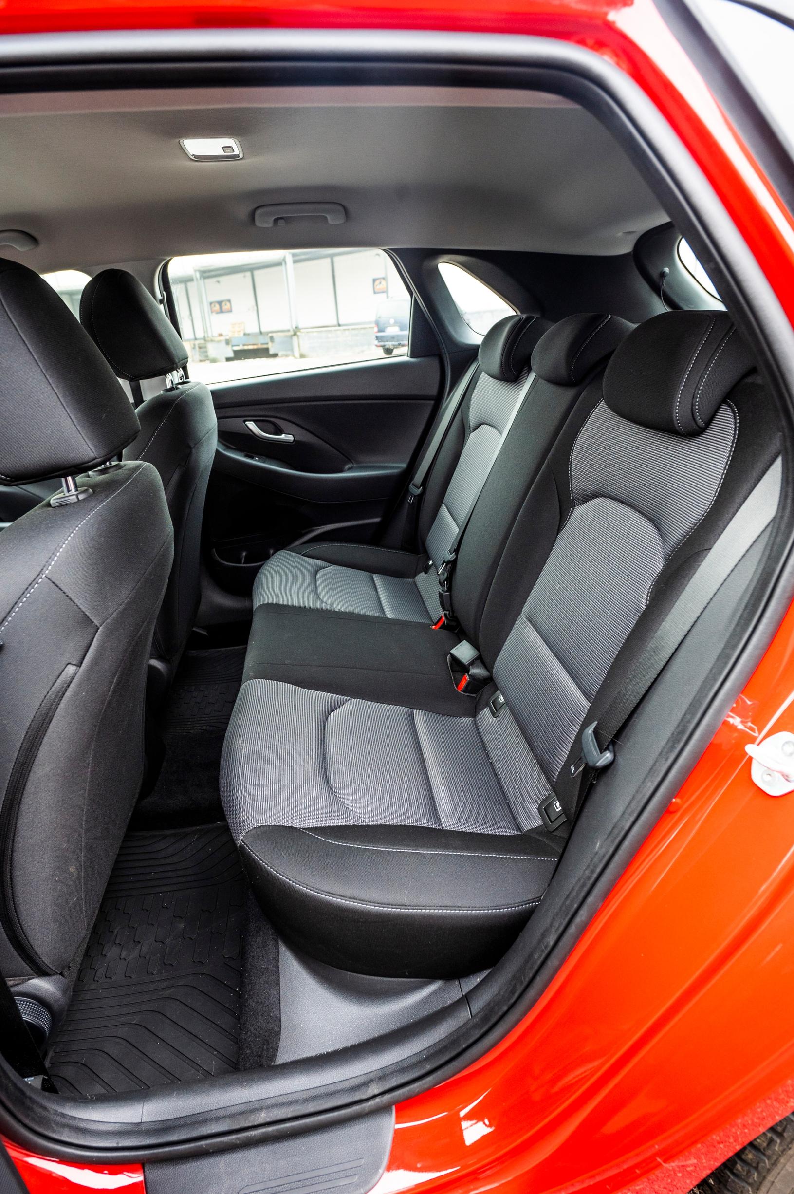 Hyundai i30 vm. 2019 takaistuimet.