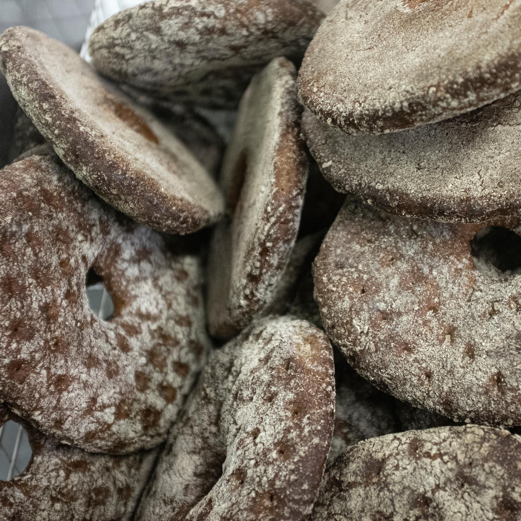 Omalaatuinen leipä pelasti, kun leipomo paloi ja työntekijä kavalsi puoli miljoonaa – Tarvitaan piikkikaulin ja teräsmummoja