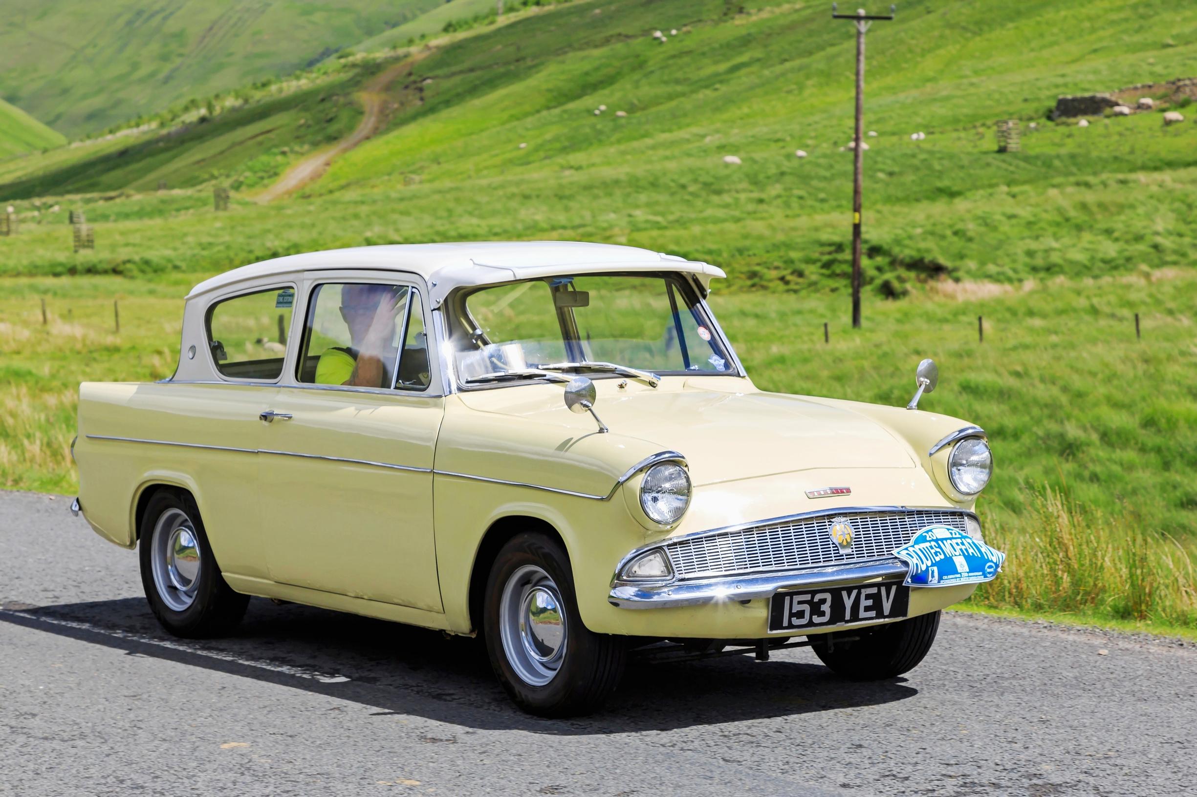 FORD ANGLIA. Tästä aikamatkalle kultaisen 1960-luvun tunnelmiin.