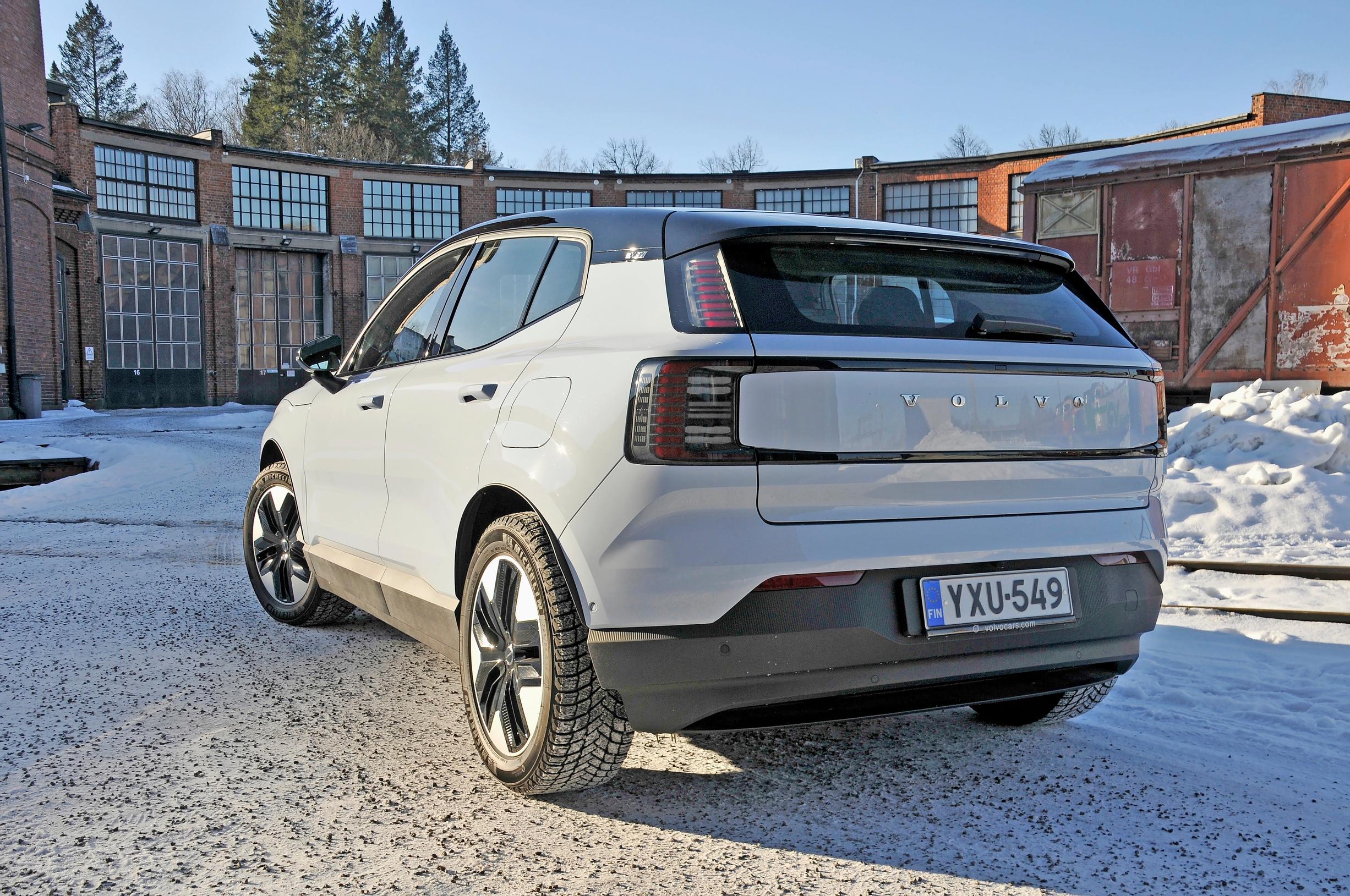 Volvo EX30 on hinnoiteltu tolkullisesti alkaen vajaasta 37 000 eurosta.
