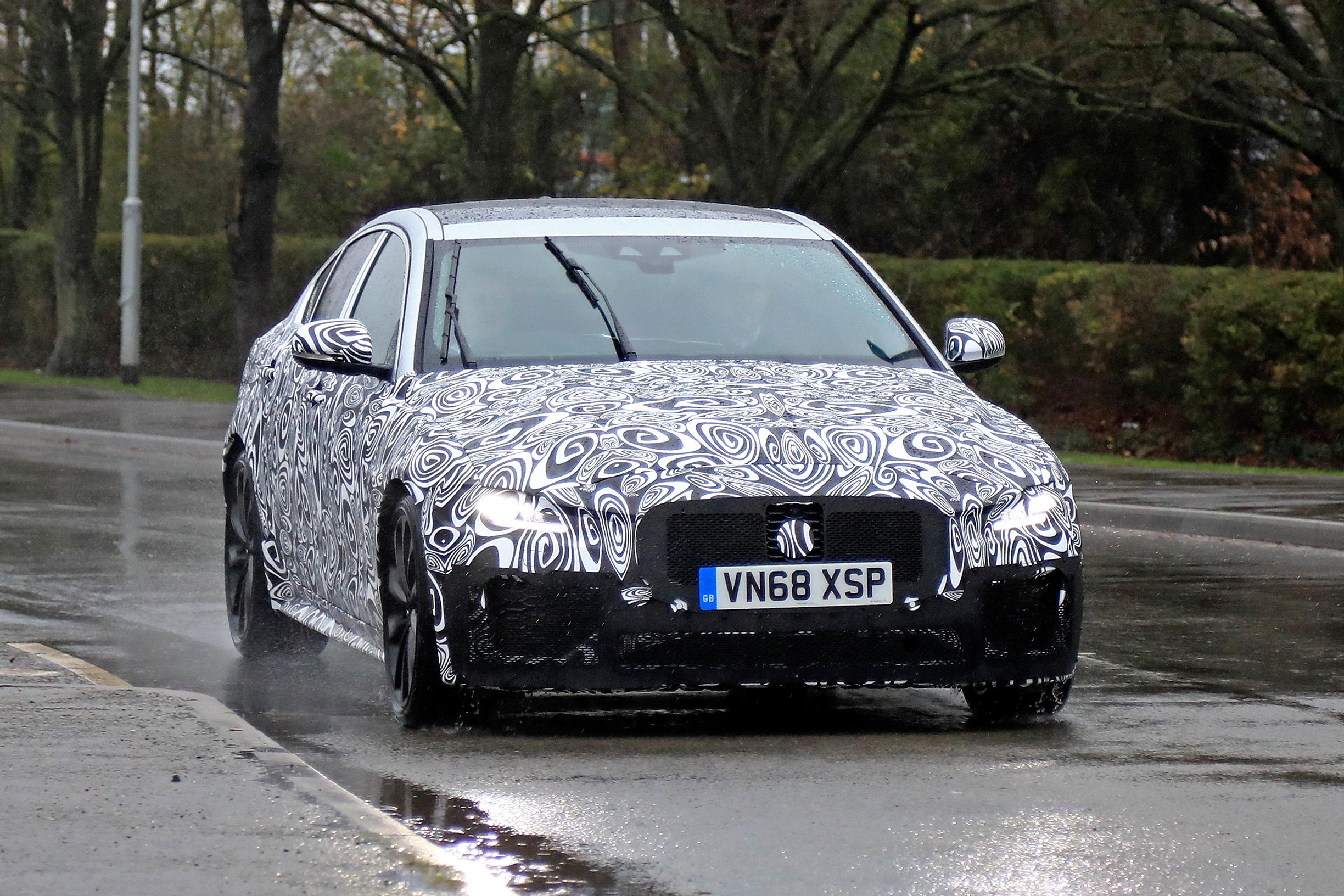 Salakuvissa Jaguar XE 