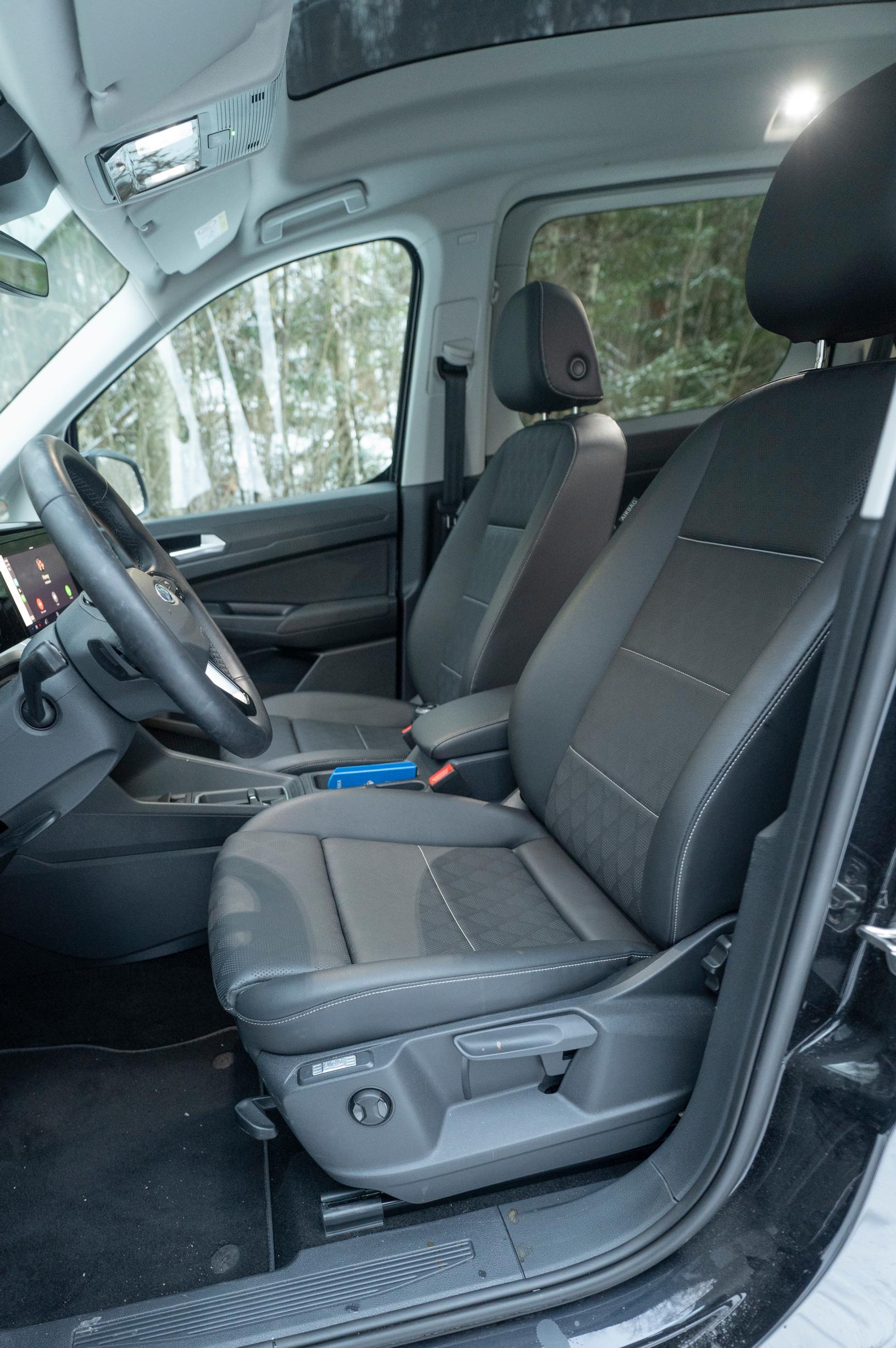Ford Tourneo Grand Connect Titanium 2.0 EcoBlue etupenkki