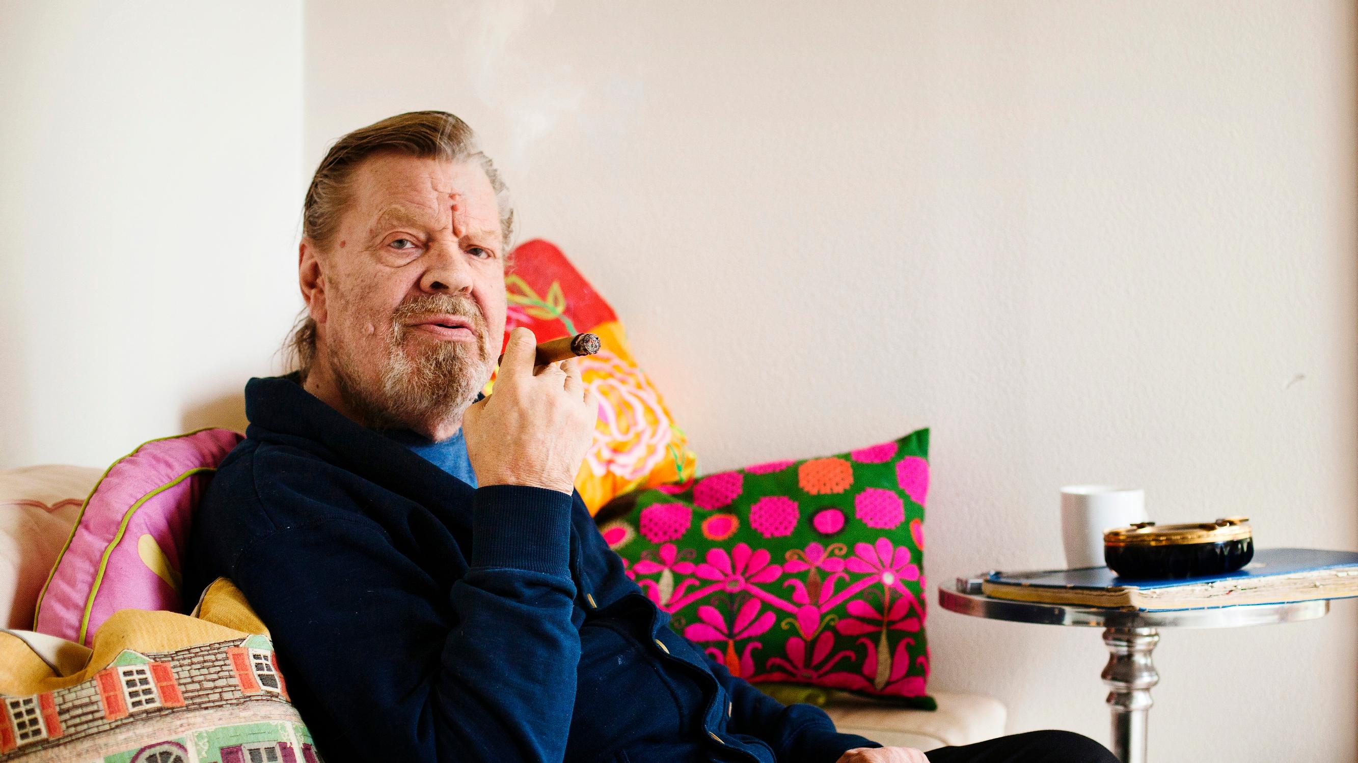 Vesa-Matti Loiri on kuollut: Elämäkertateos maalasi kuvan taiteilijasta, jonka traagista elämää leimasivat menetykset