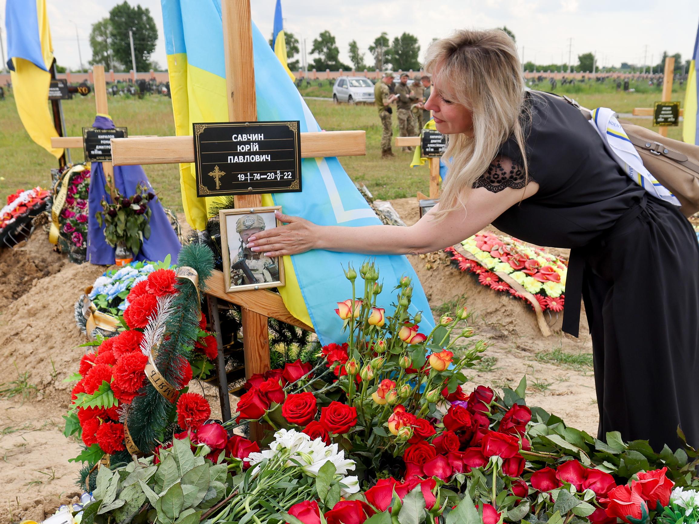 Rauli Virtanen Ukrainassa: Taistelutahto ei hiivu, vaikka hautausmaat muuttuvat kukkameriksi ja talot tuhotaan − harkovalainen Maksym: "Tärkeintä on, että maailma tukee Ukrainan armeijaa ja maataloutta"