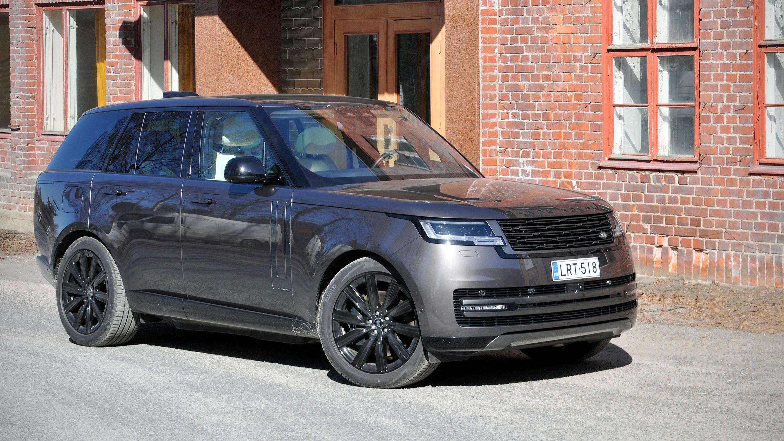 Pistokehybridillä varustettu Range Rover on haaveiden luksuslaite niin maalle kuin kaupunkiin