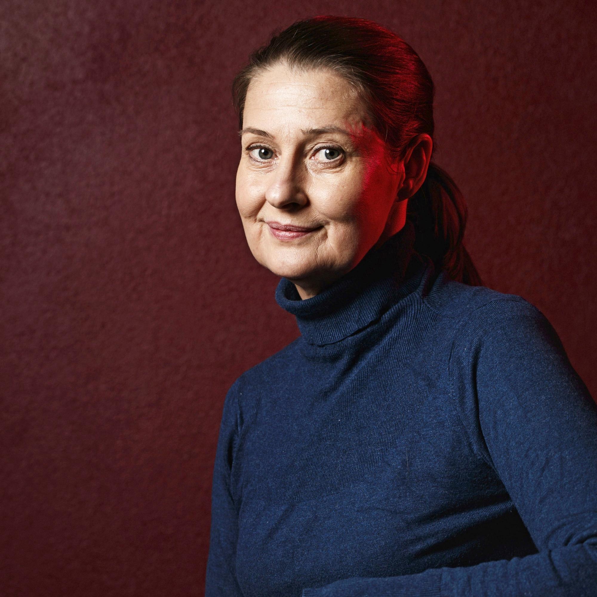 Näyttelijä Minna Suuronen: ”Minun olisi pitänyt syntyä mieheksi – Ajaisin tasa-arvoa ja yrittäisin nähdä omat vuosisatojen mukana tulleet etuoikeudet”