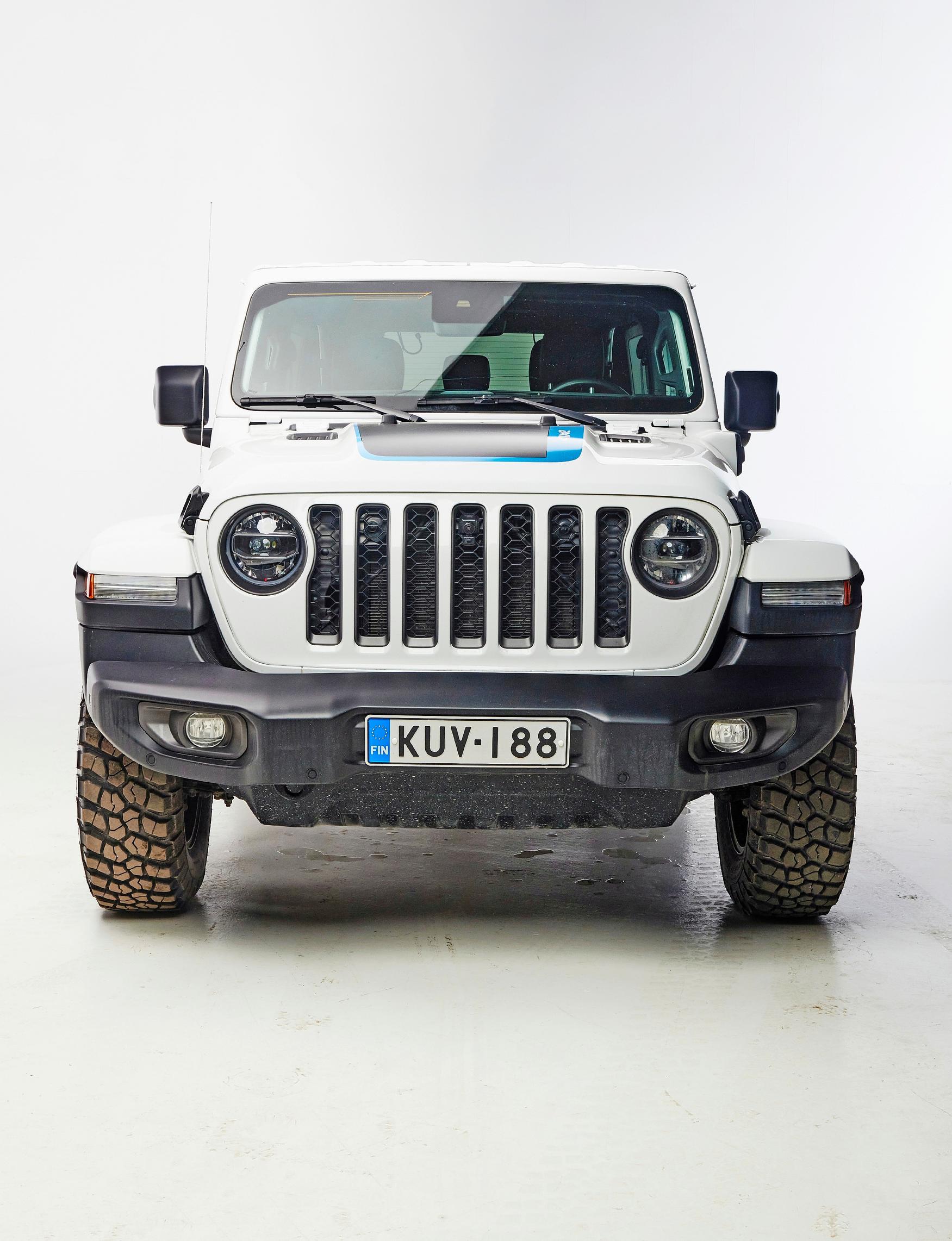 Jeep Wranglerin keulasta ei voi erehtyä. Seitsemän koloa ovat edelleen paikoillaan.