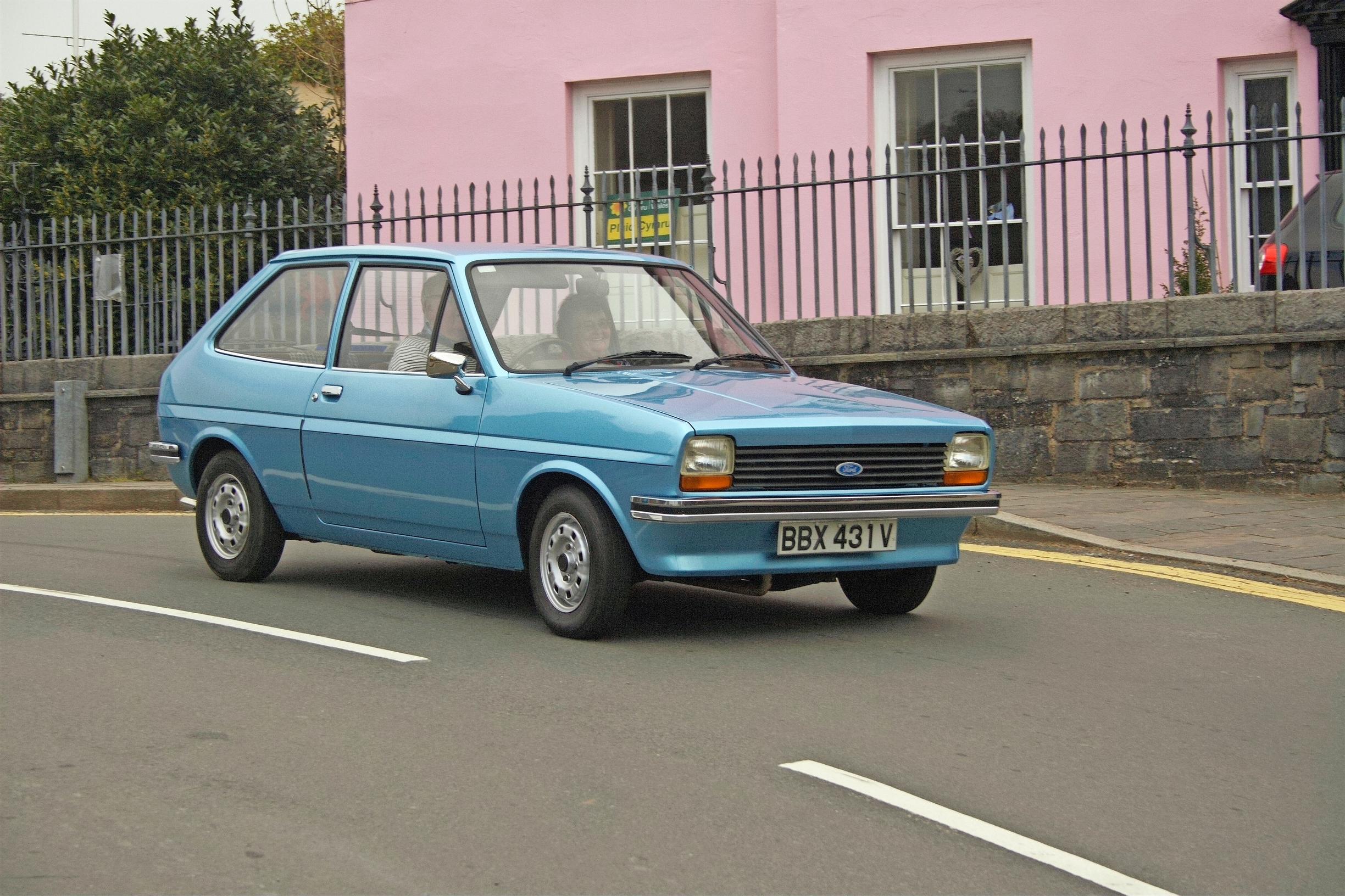 Ford Fiesta tuli tuotantoon vuonna 1976. Se oli moniin kilpailijoihinsa verrattuna ultramoderni insinööritaidon mestarinäyte.