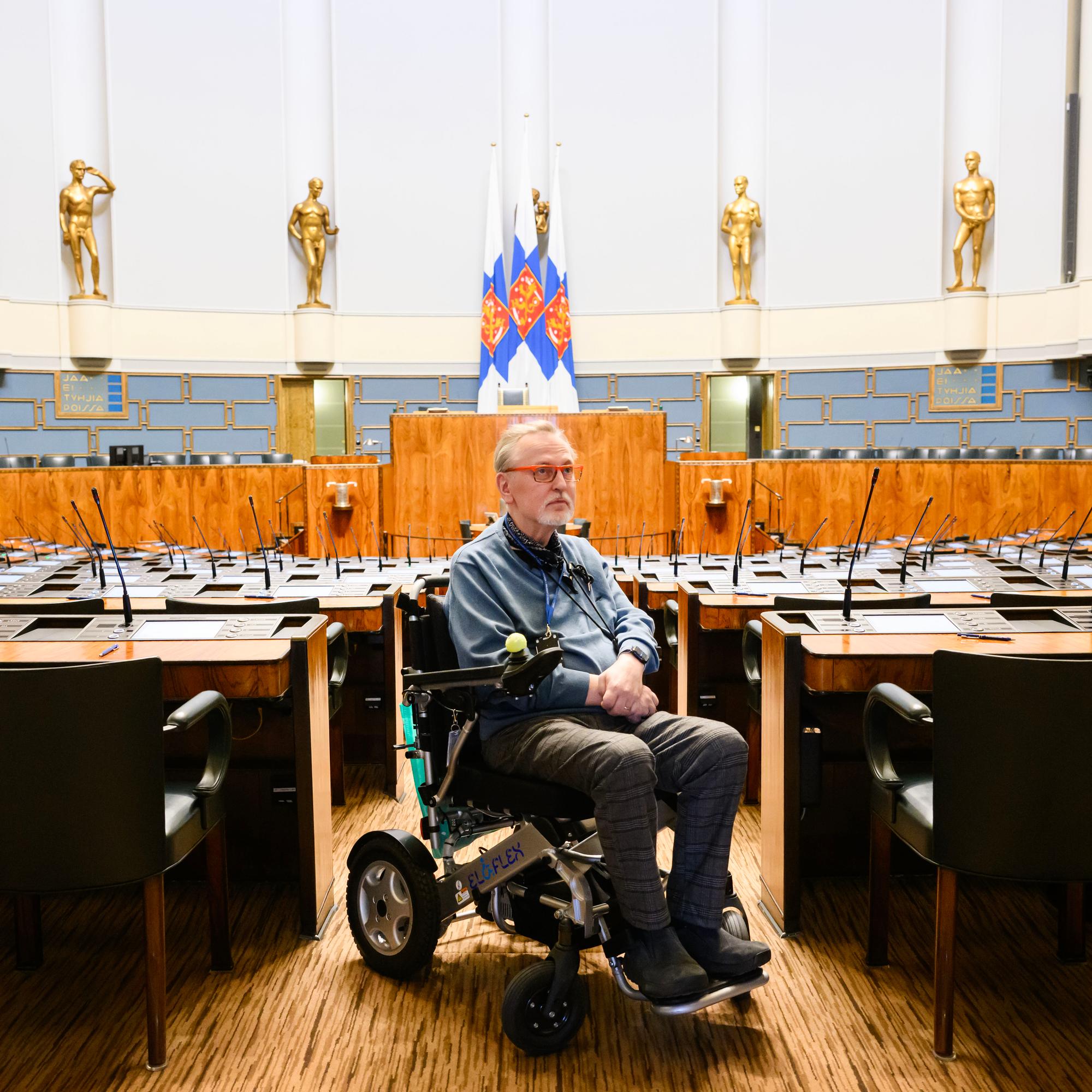 ”Välillä itken kuoleman läheisyyttä kuin hyeena yössä, ulvoen – Sattuu syvältä”