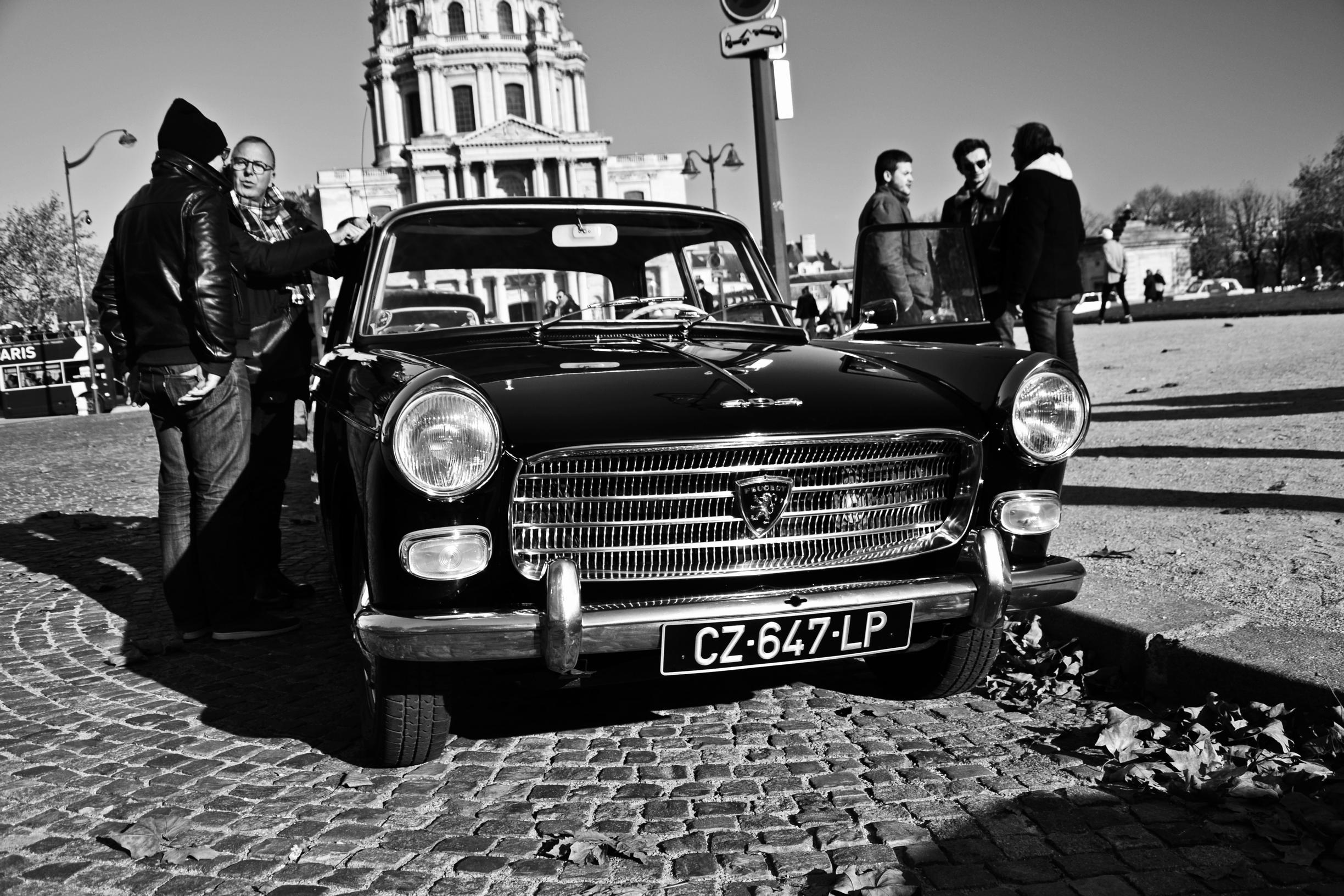 Peugeot 404 kuvassa on kuin suoraan Aki Kaurismäen elokuvasta.